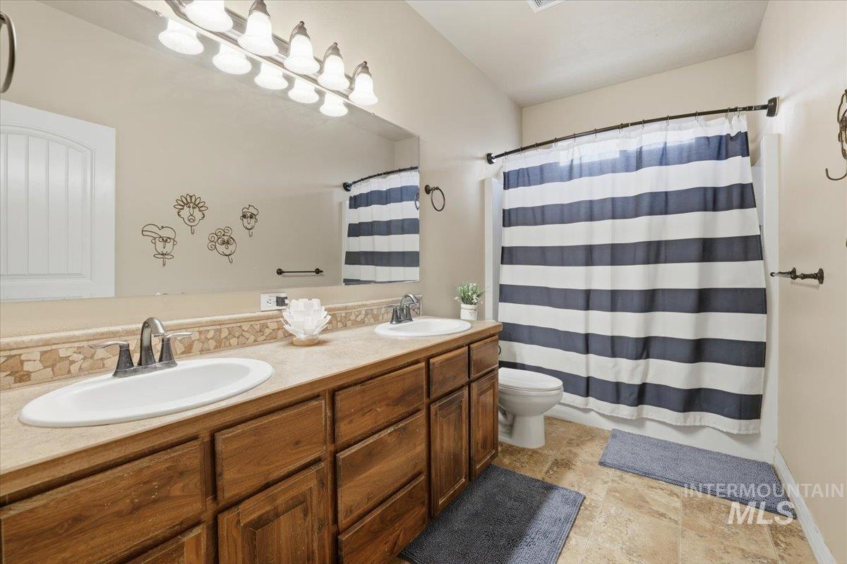 1525 S Herron Dr, Nampa, Idaho 83686, 4 Bedrooms, 2.5 Bathrooms, Residential For Sale, Price $534,900,MLS 98972369