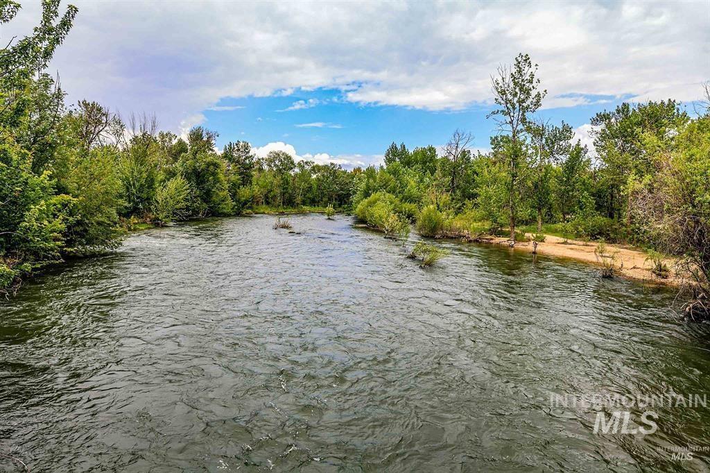 2248 E Sadie Dr, Eagle, Idaho 83616, 3 Bedrooms, 2 Bathrooms, Residential For Sale, Price $515,000,MLS 98972371