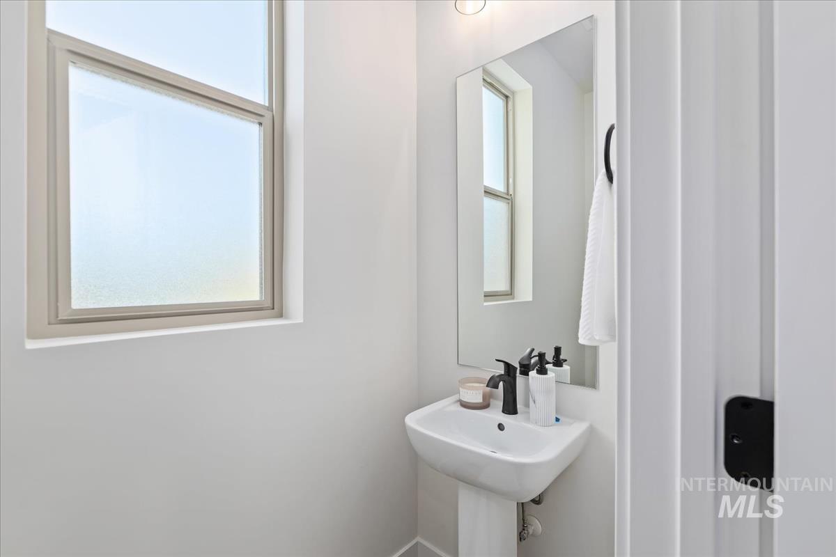 1709 S Rock View Ln, Boise, Idaho 83705, 3 Bedrooms, 3.5 Bathrooms, Residential For Sale, Price $496,880,MLS 98972372