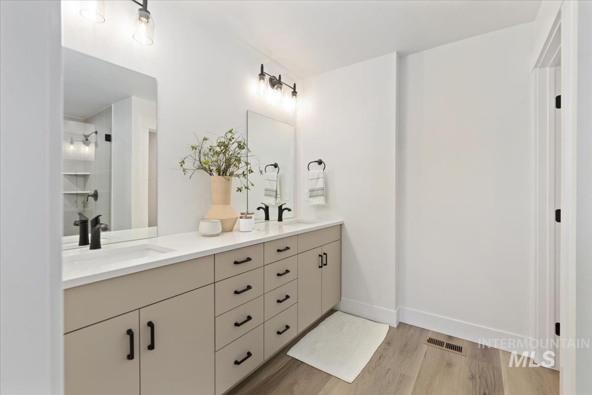 1709 S Rock View Ln, Boise, Idaho 83705, 3 Bedrooms, 3.5 Bathrooms, Residential For Sale, Price $496,880,MLS 98972372