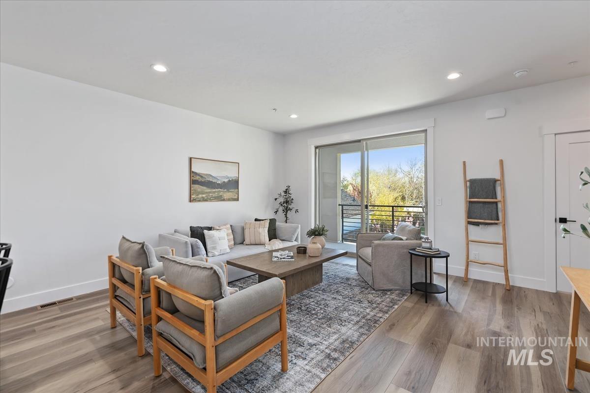 1709 S Rock View Ln, Boise, Idaho 83705, 3 Bedrooms, 3.5 Bathrooms, Residential For Sale, Price $496,880,MLS 98972372