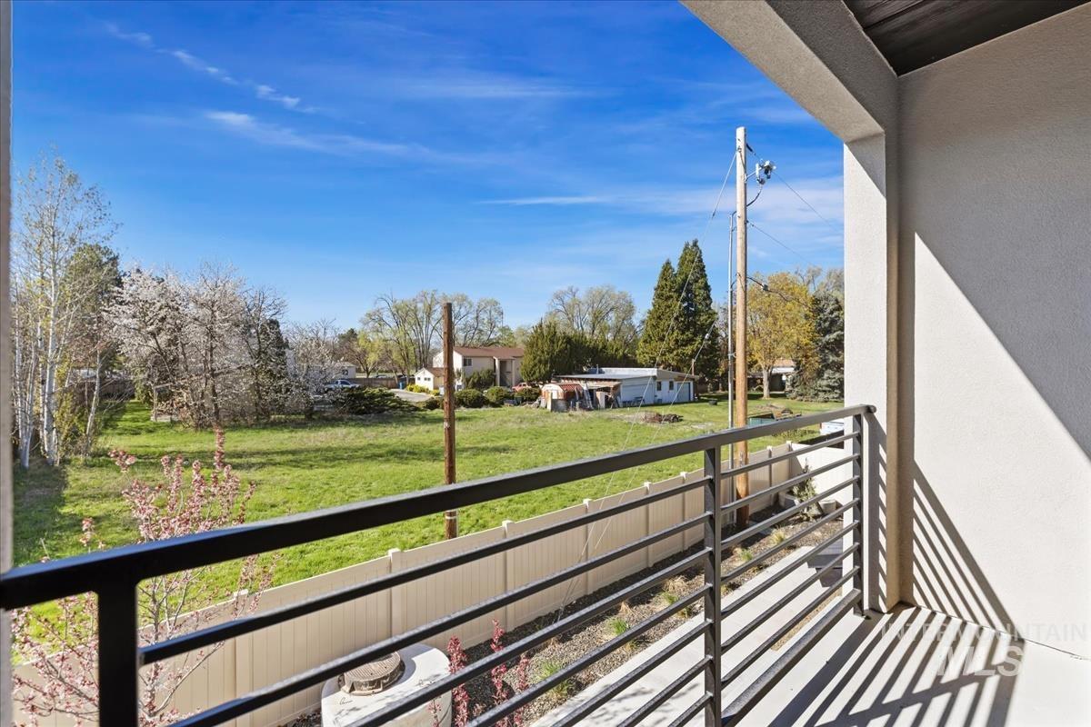 1709 S Rock View Ln, Boise, Idaho 83705, 3 Bedrooms, 3.5 Bathrooms, Residential For Sale, Price $496,880,MLS 98972372