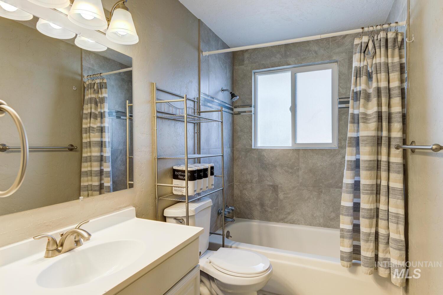 390 N. Cleveland, Kuna, Idaho 83634, 3 Bedrooms, 1 Bathroom, Residential For Sale, Price $335,000,MLS 98972373