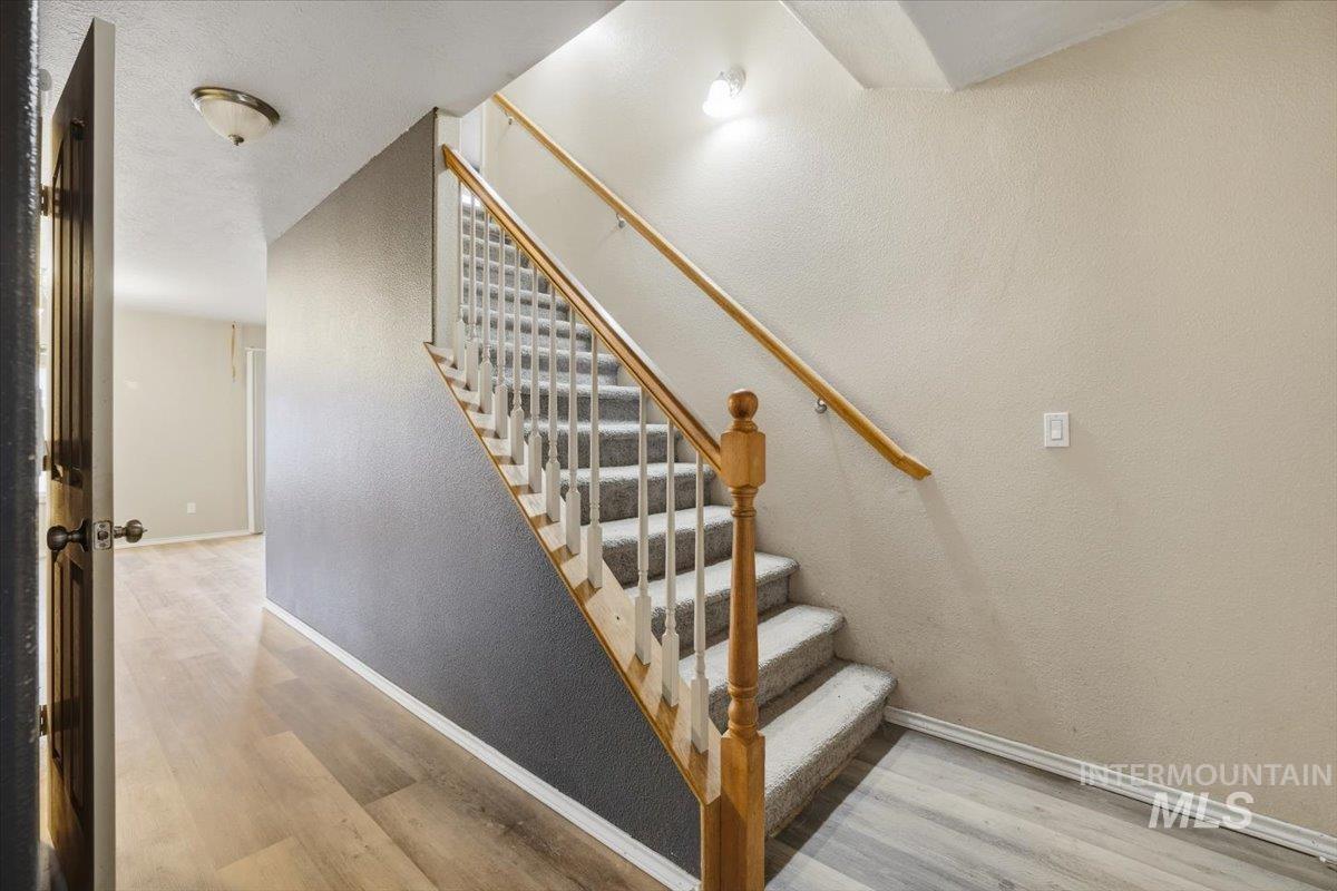 1826 W Camelot Dr, Nampa, Idaho 83651, 5 Bedrooms, 2.5 Bathrooms, Residential For Sale, Price $395,000,MLS 98972376