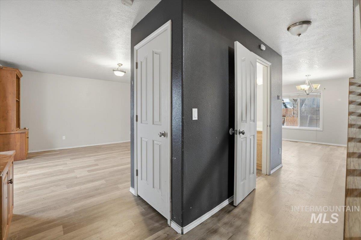 1826 W Camelot Dr, Nampa, Idaho 83651, 5 Bedrooms, 2.5 Bathrooms, Residential For Sale, Price $395,000,MLS 98972376