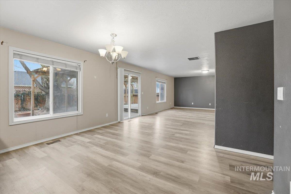 1826 W Camelot Dr, Nampa, Idaho 83651, 5 Bedrooms, 2.5 Bathrooms, Residential For Sale, Price $395,000,MLS 98972376