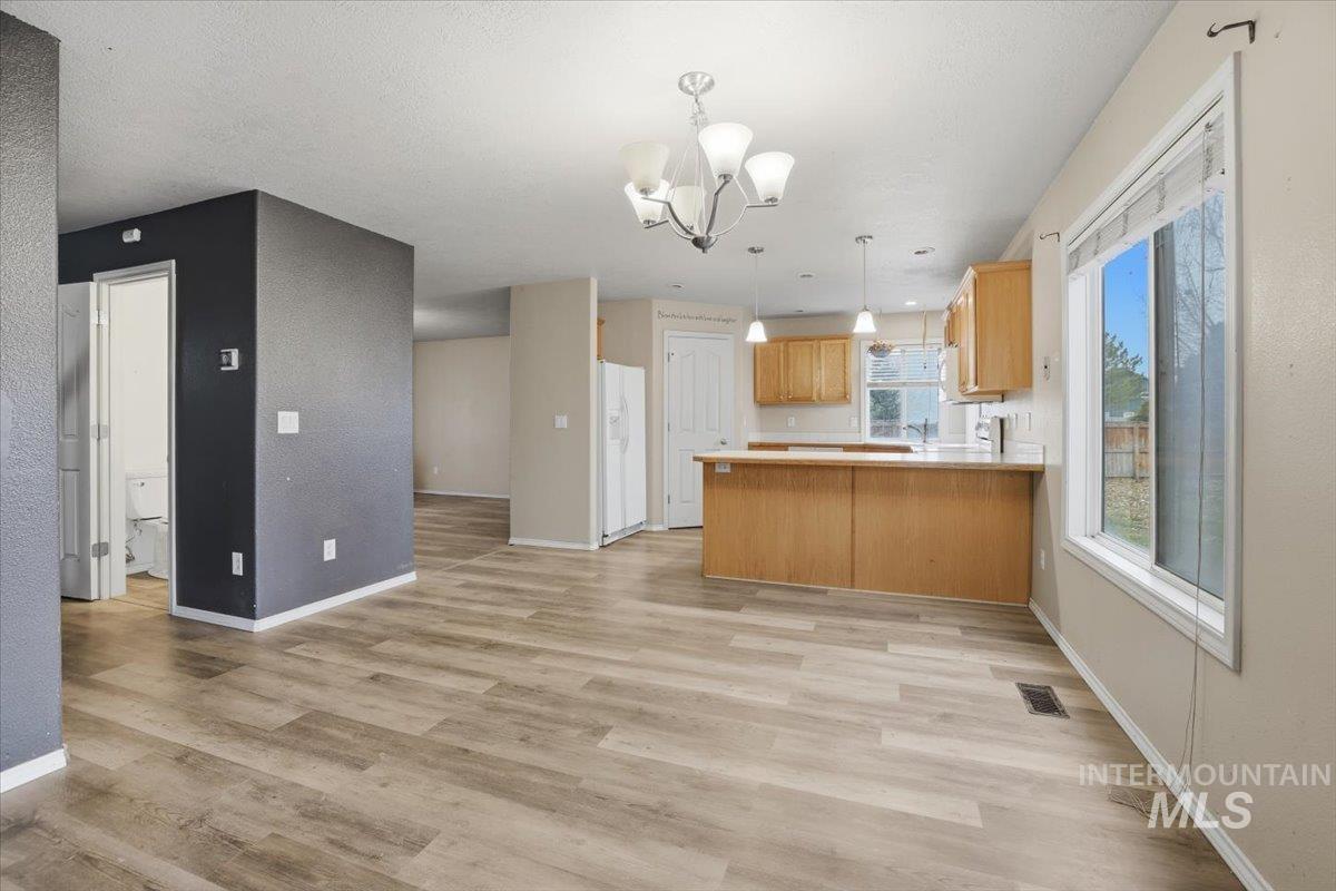 1826 W Camelot Dr, Nampa, Idaho 83651, 5 Bedrooms, 2.5 Bathrooms, Residential For Sale, Price $395,000,MLS 98972376