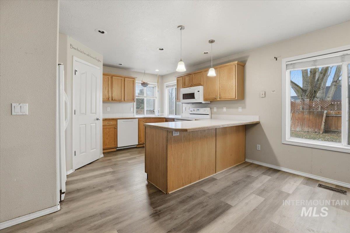 1826 W Camelot Dr, Nampa, Idaho 83651, 5 Bedrooms, 2.5 Bathrooms, Residential For Sale, Price $395,000,MLS 98972376