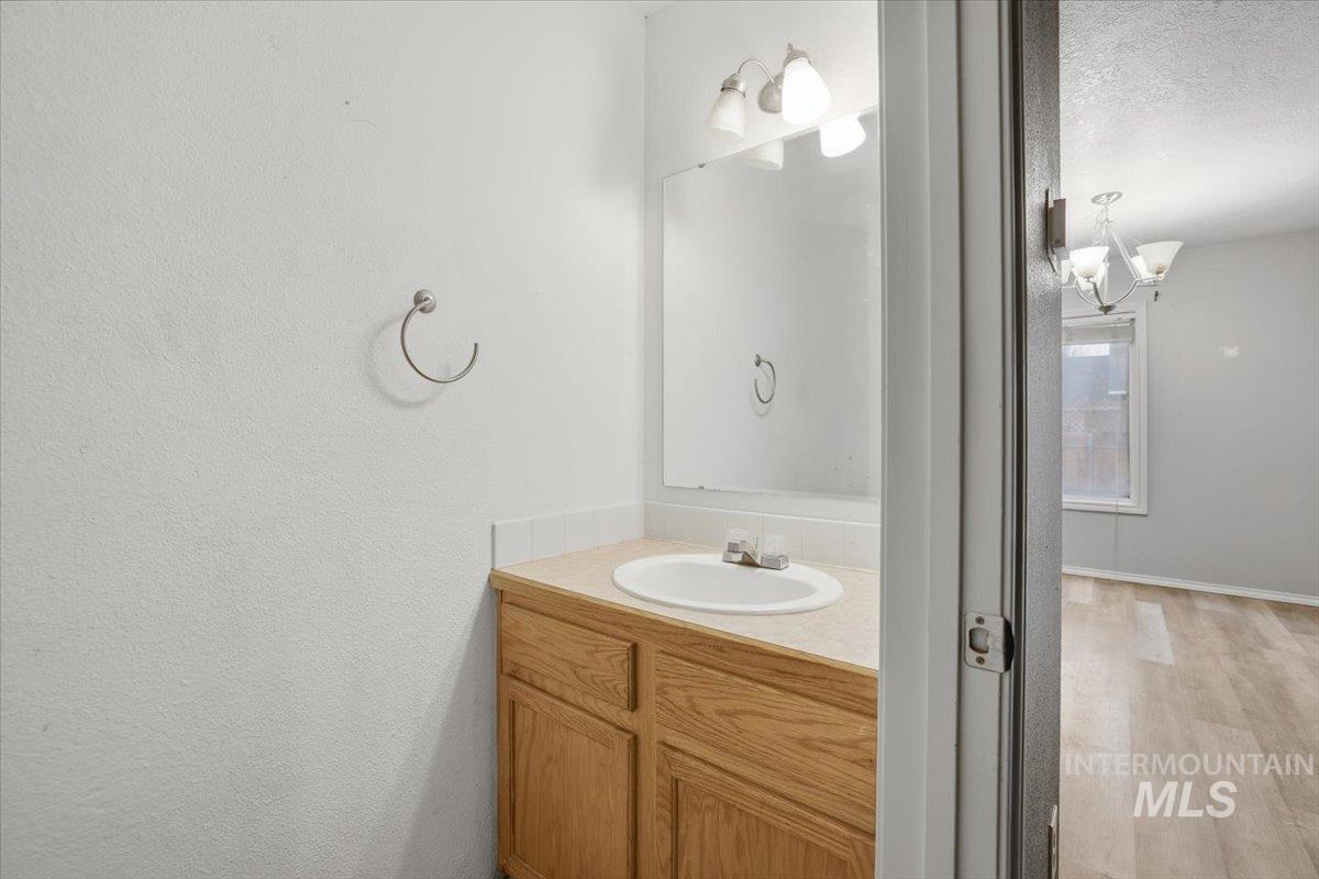 1826 W Camelot Dr, Nampa, Idaho 83651, 5 Bedrooms, 2.5 Bathrooms, Residential For Sale, Price $395,000,MLS 98972376