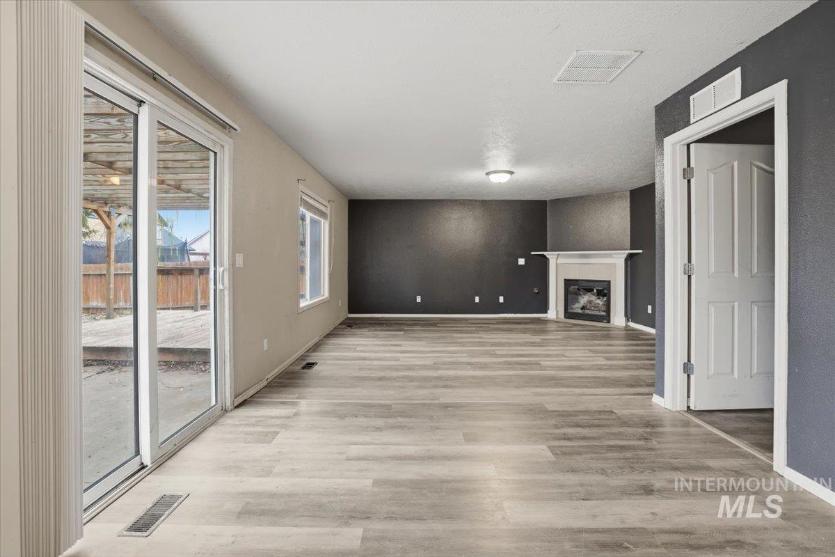 1826 W Camelot Dr, Nampa, Idaho 83651, 5 Bedrooms, 2.5 Bathrooms, Residential For Sale, Price $395,000,MLS 98972376