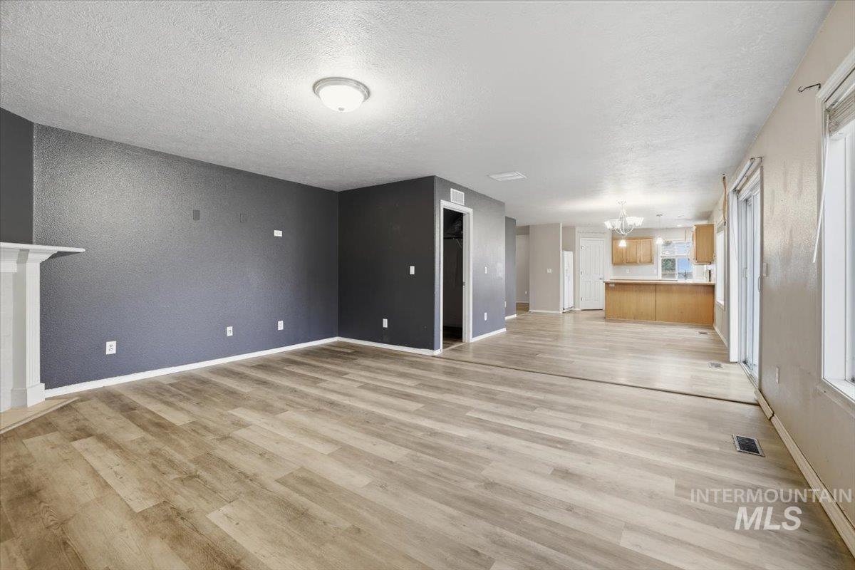 1826 W Camelot Dr, Nampa, Idaho 83651, 5 Bedrooms, 2.5 Bathrooms, Residential For Sale, Price $395,000,MLS 98972376