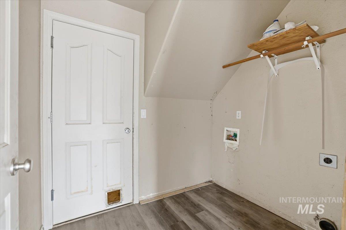 1826 W Camelot Dr, Nampa, Idaho 83651, 5 Bedrooms, 2.5 Bathrooms, Residential For Sale, Price $395,000,MLS 98972376