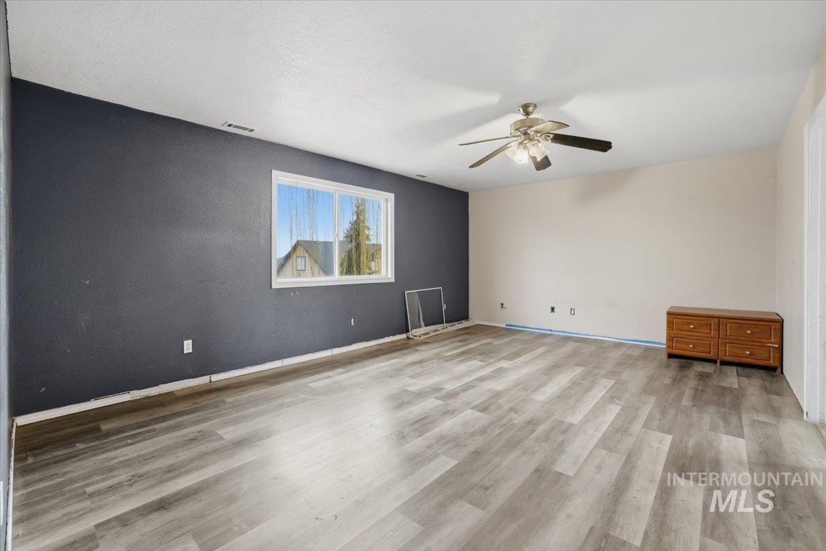 1826 W Camelot Dr, Nampa, Idaho 83651, 5 Bedrooms, 2.5 Bathrooms, Residential For Sale, Price $395,000,MLS 98972376