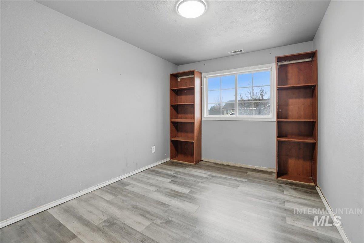 1826 W Camelot Dr, Nampa, Idaho 83651, 5 Bedrooms, 2.5 Bathrooms, Residential For Sale, Price $395,000,MLS 98972376