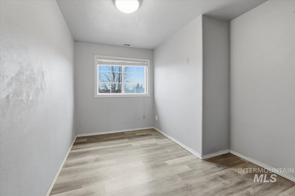 1826 W Camelot Dr, Nampa, Idaho 83651, 5 Bedrooms, 2.5 Bathrooms, Residential For Sale, Price $395,000,MLS 98972376