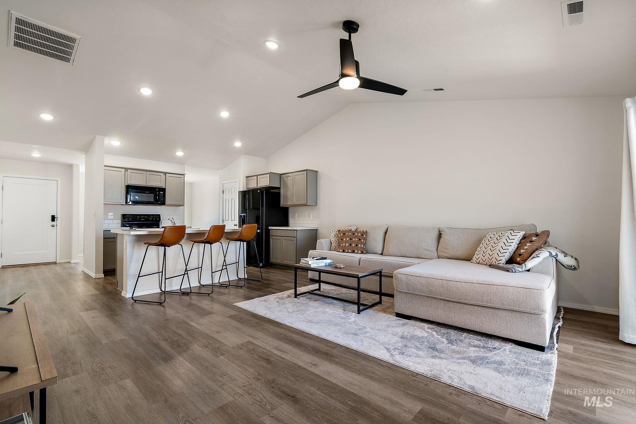 13556 Pierce Ct, Caldwell, Idaho 83607, 3 Bedrooms, 2 Bathrooms, Residential For Sale, Price $374,990,MLS 98972377