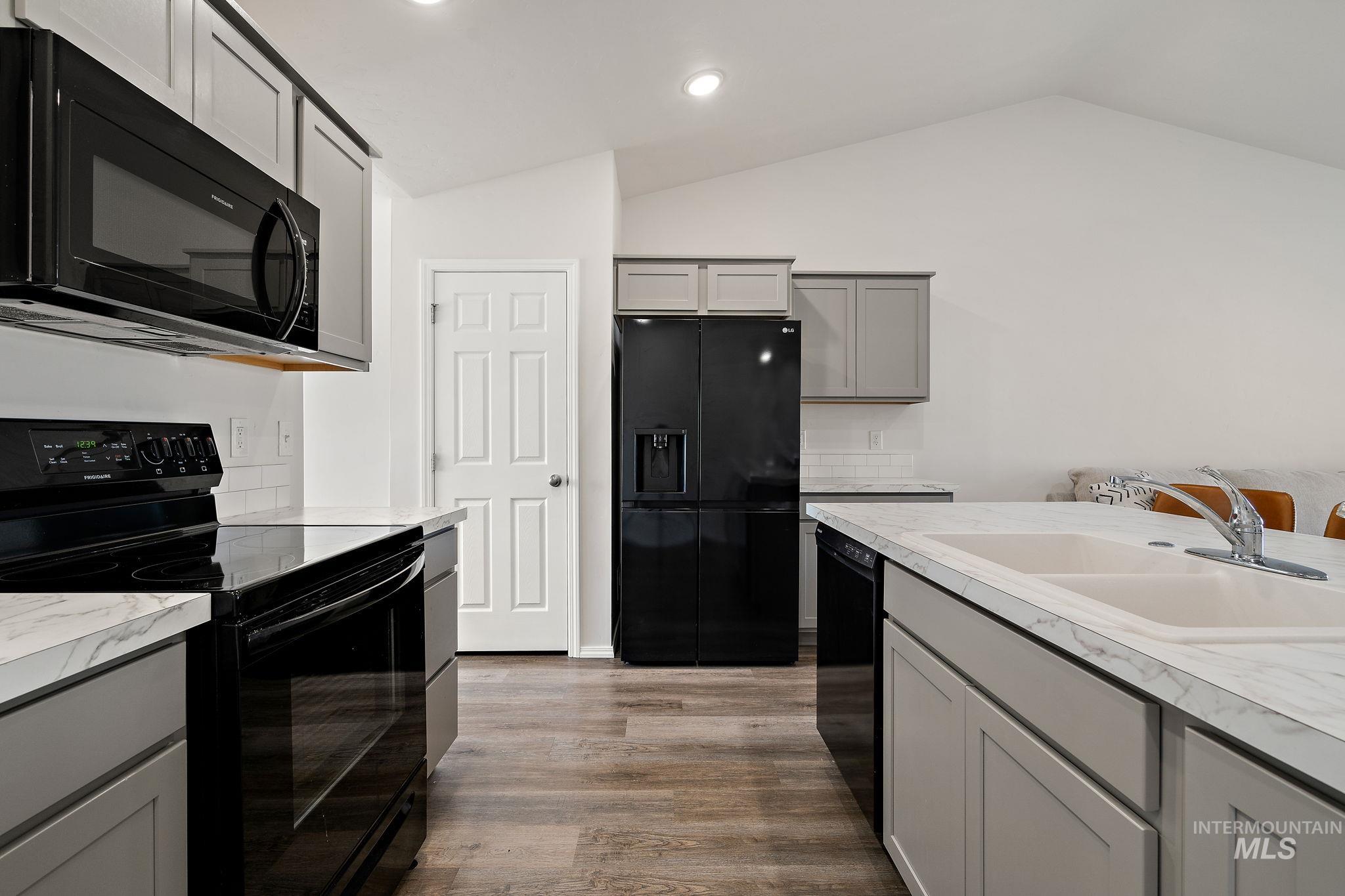 13556 Pierce Ct, Caldwell, Idaho 83607, 3 Bedrooms, 2 Bathrooms, Residential For Sale, Price $374,990,MLS 98972377