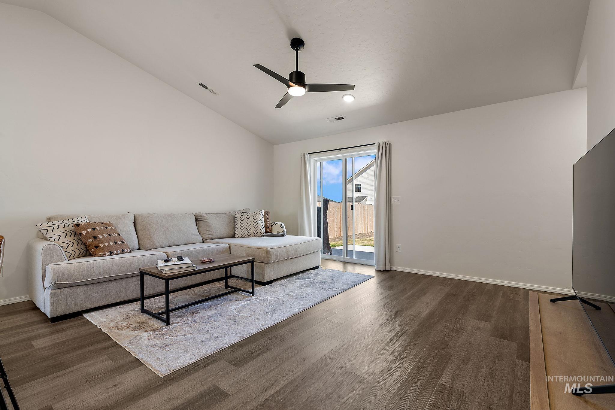 13556 Pierce Ct, Caldwell, Idaho 83607, 3 Bedrooms, 2 Bathrooms, Residential For Sale, Price $374,990,MLS 98972377