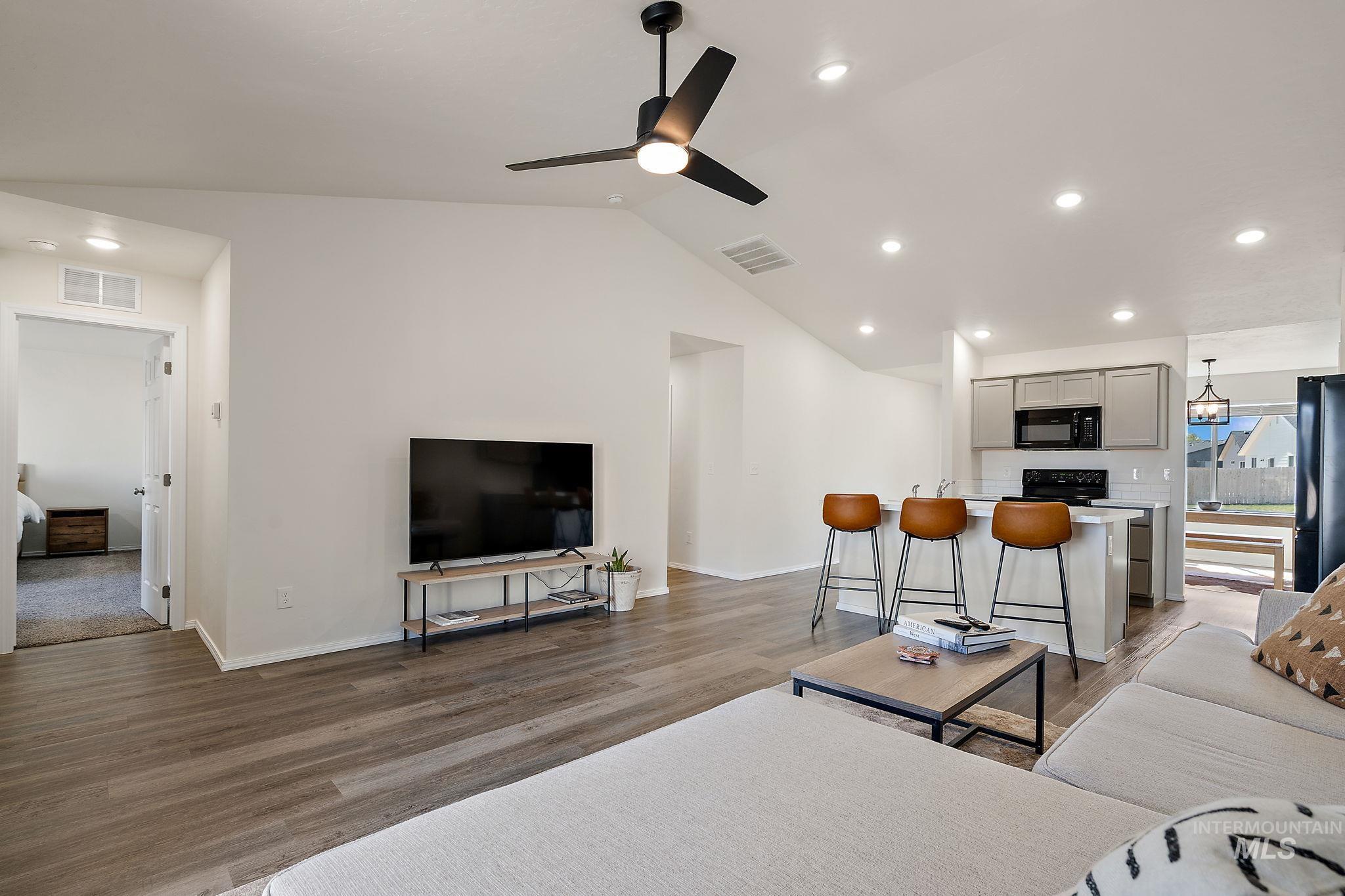 13556 Pierce Ct, Caldwell, Idaho 83607, 3 Bedrooms, 2 Bathrooms, Residential For Sale, Price $374,990,MLS 98972377