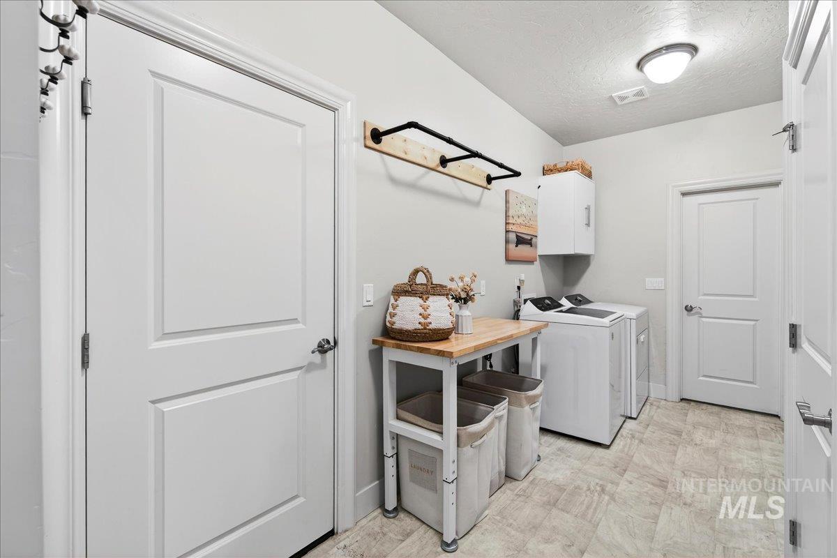 24813 Valley Run Place, Star, Idaho 83669, 3 Bedrooms, 2 Bathrooms, Residential For Sale, Price $839,000,MLS 98972379