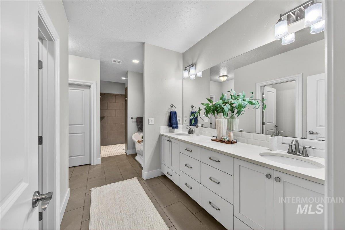 24813 Valley Run Place, Star, Idaho 83669, 3 Bedrooms, 2 Bathrooms, Residential For Sale, Price $839,000,MLS 98972379