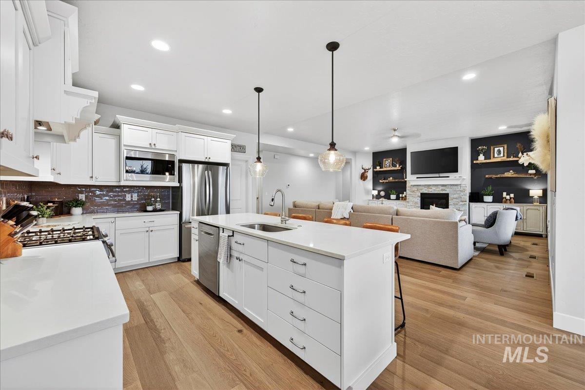 24813 Valley Run Place, Star, Idaho 83669, 3 Bedrooms, 2 Bathrooms, Residential For Sale, Price $839,000,MLS 98972379