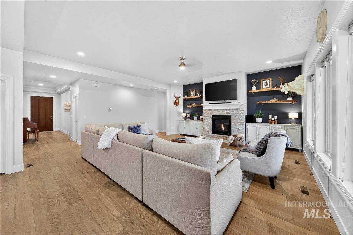 24813 Valley Run Place, Star, Idaho 83669, 3 Bedrooms, 2 Bathrooms, Residential For Sale, Price $839,000,MLS 98972379