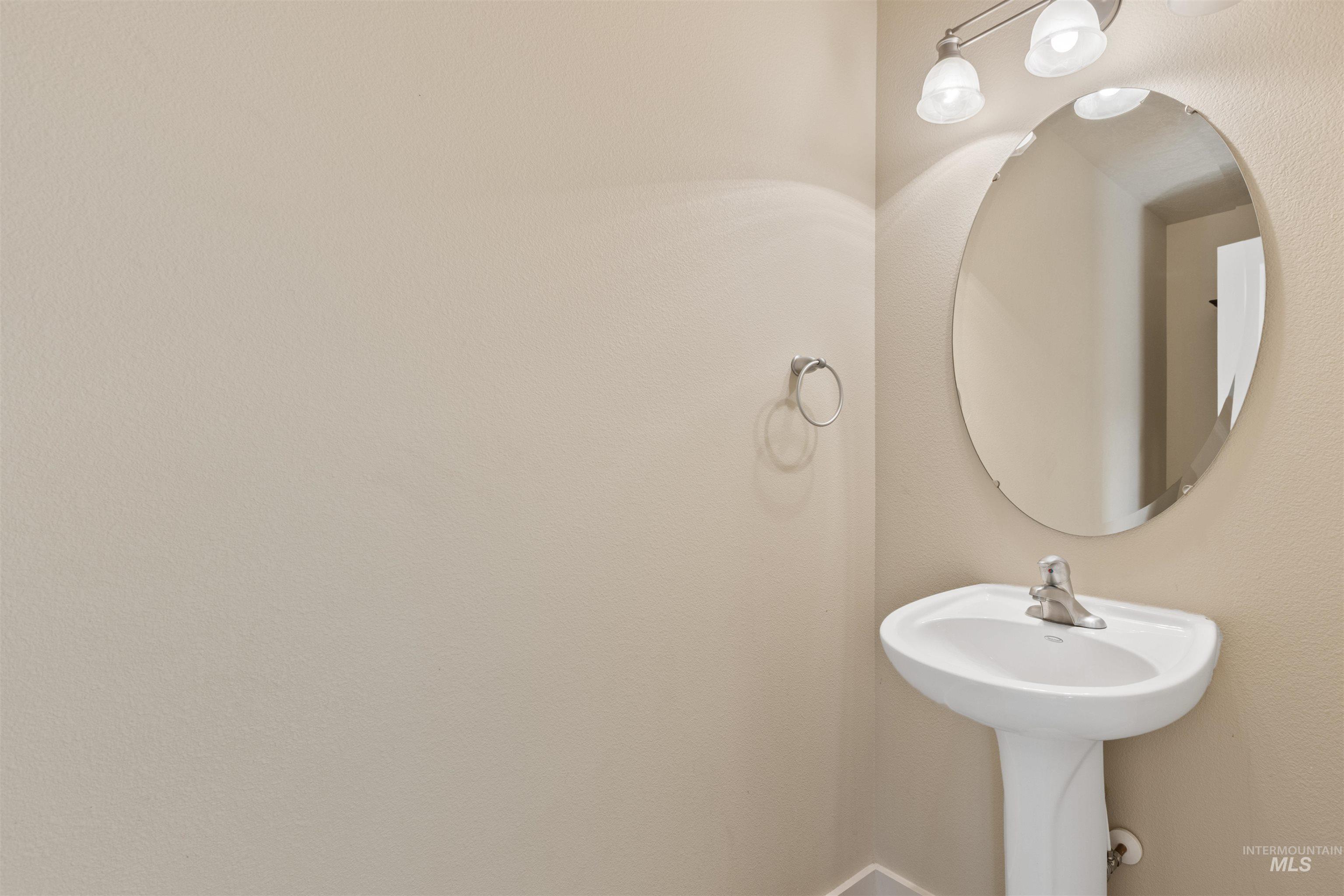 2209 S Amy, Boise, Idaho 83702, 3 Bedrooms, 2.5 Bathrooms, Residential For Sale, Price $480,000,MLS 98972380