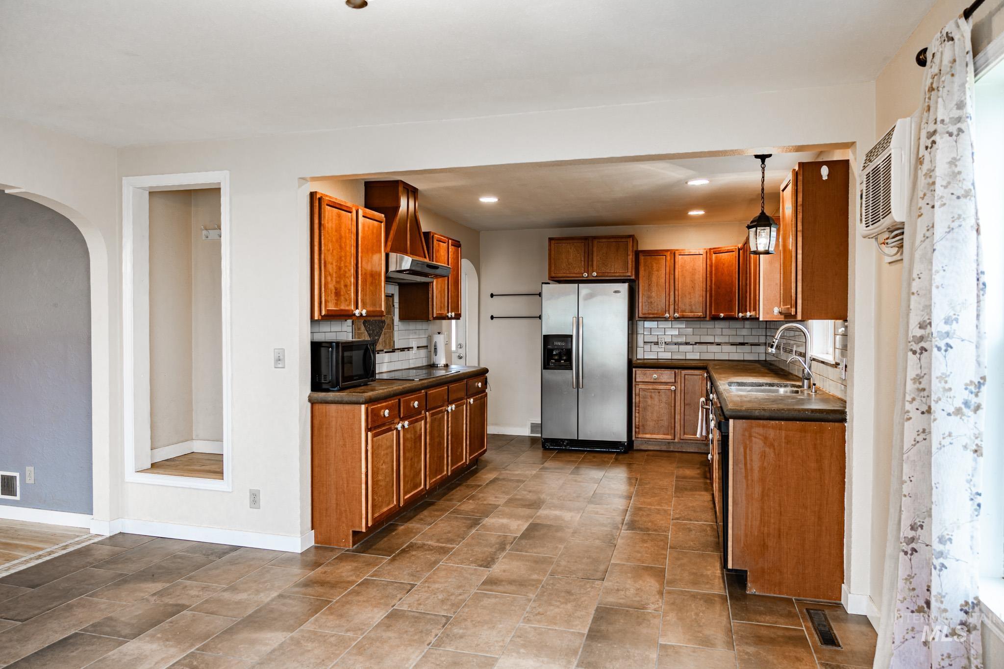 1052 Enterprise Ave., Nyssa, Oregon 97913, 4 Bedrooms, 2 Bathrooms, Residential For Sale, Price $476,999,MLS 98972387