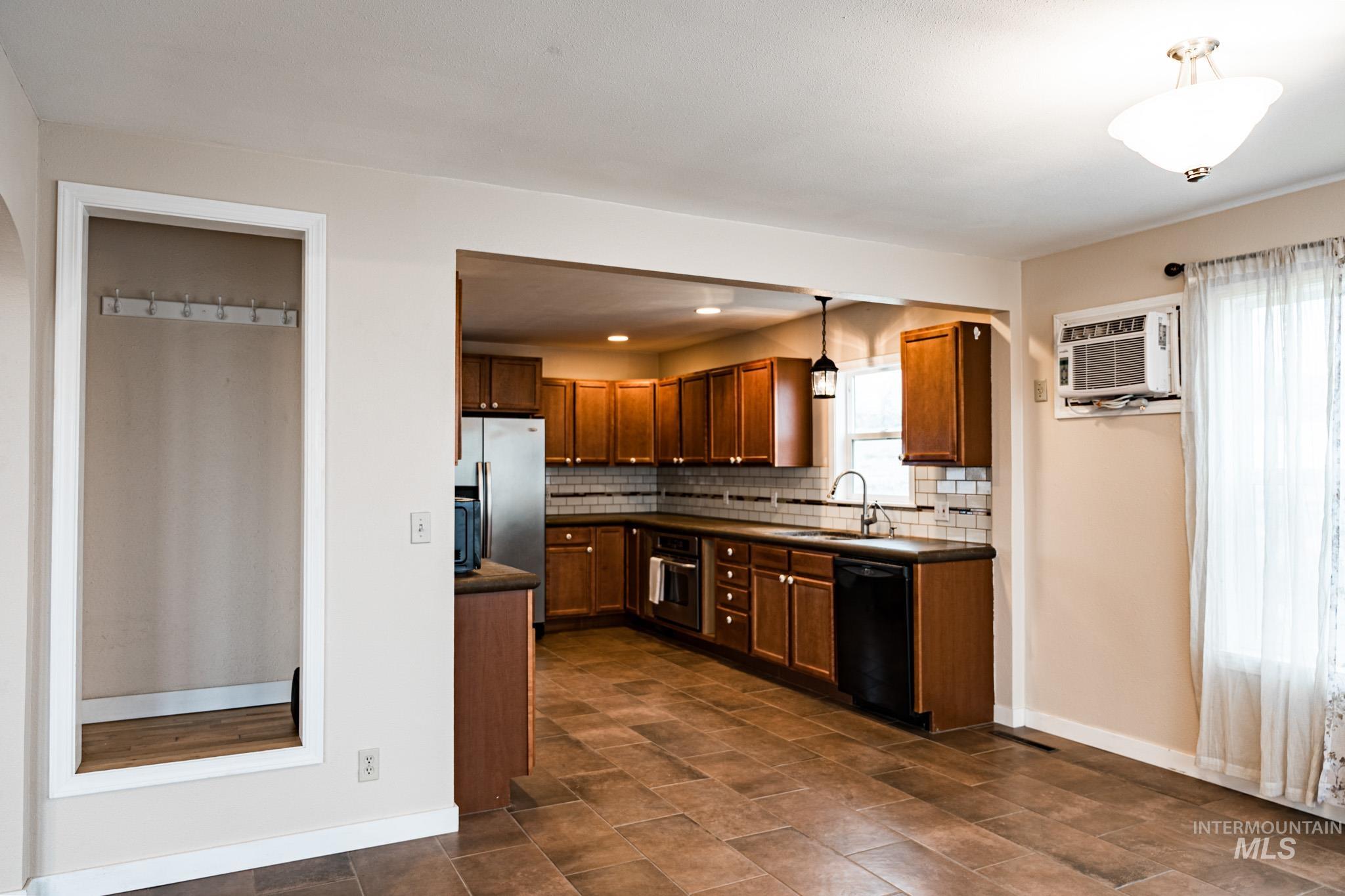 1052 Enterprise Ave., Nyssa, Oregon 97913, 4 Bedrooms, 2 Bathrooms, Residential For Sale, Price $476,999,MLS 98972387