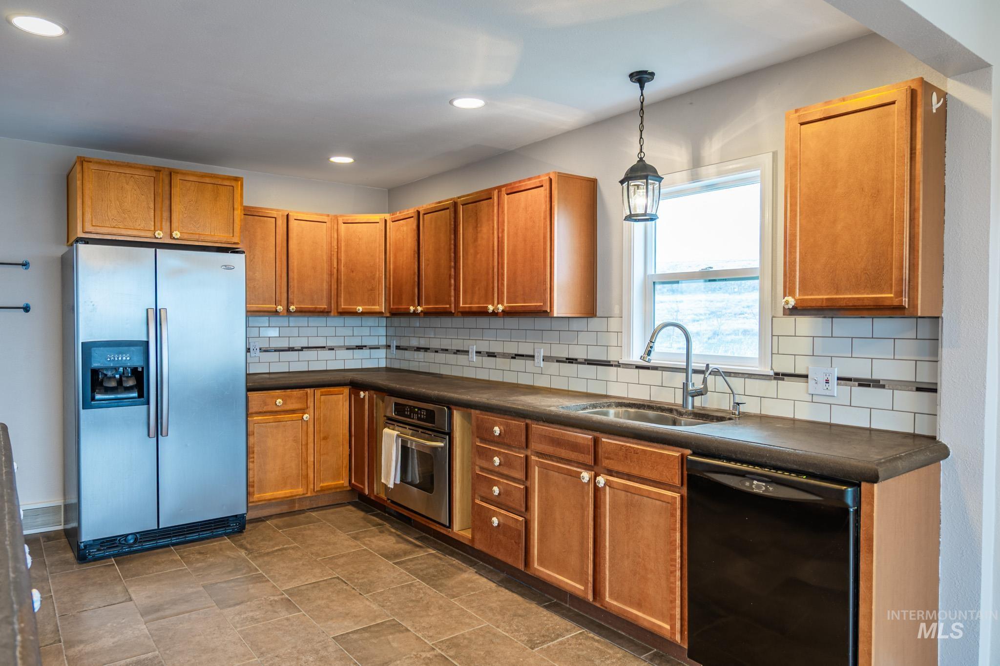 1052 Enterprise Ave., Nyssa, Oregon 97913, 4 Bedrooms, 2 Bathrooms, Residential For Sale, Price $476,999,MLS 98972387