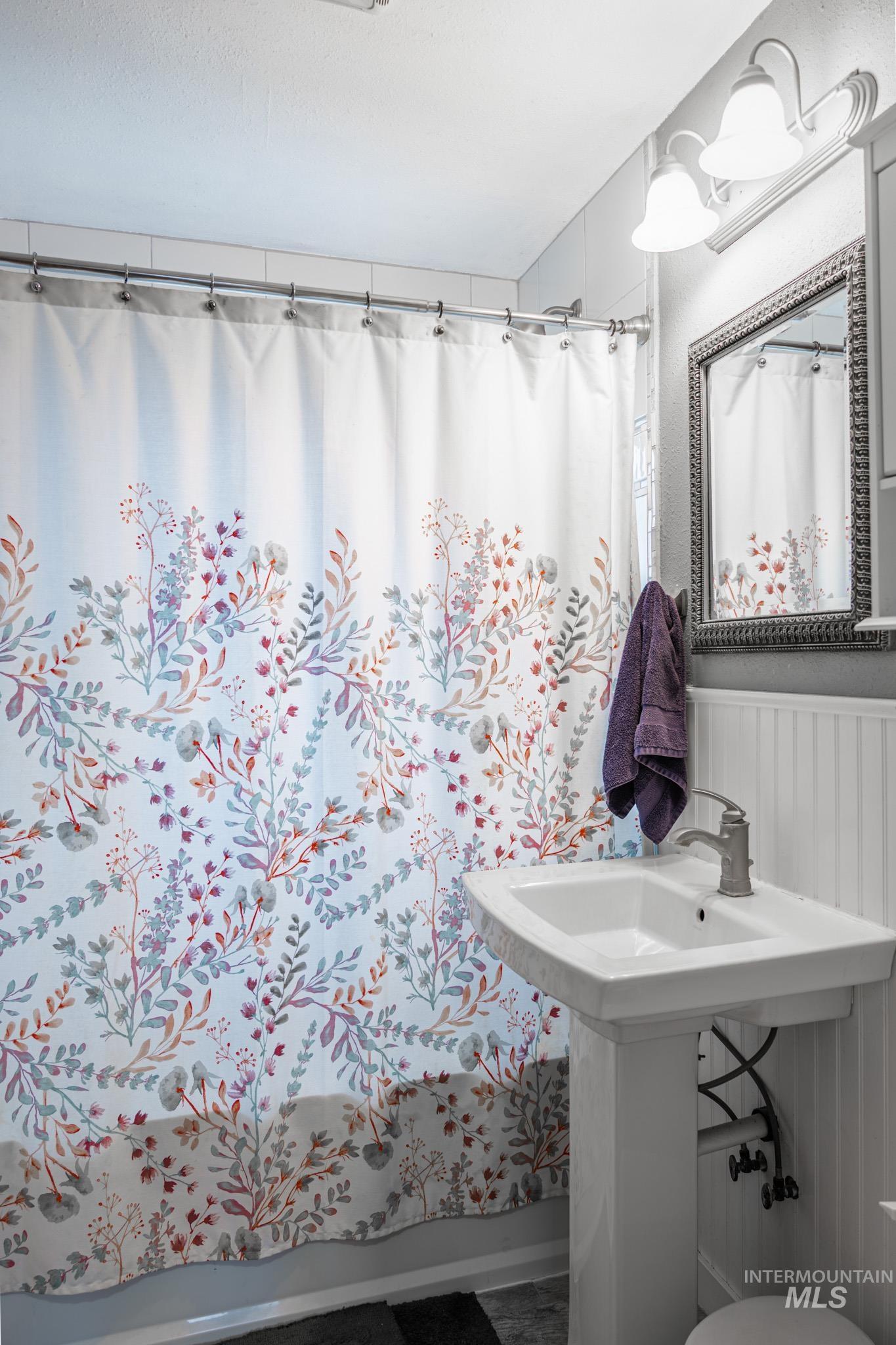 1052 Enterprise Ave., Nyssa, Oregon 97913, 4 Bedrooms, 2 Bathrooms, Residential For Sale, Price $476,999,MLS 98972387