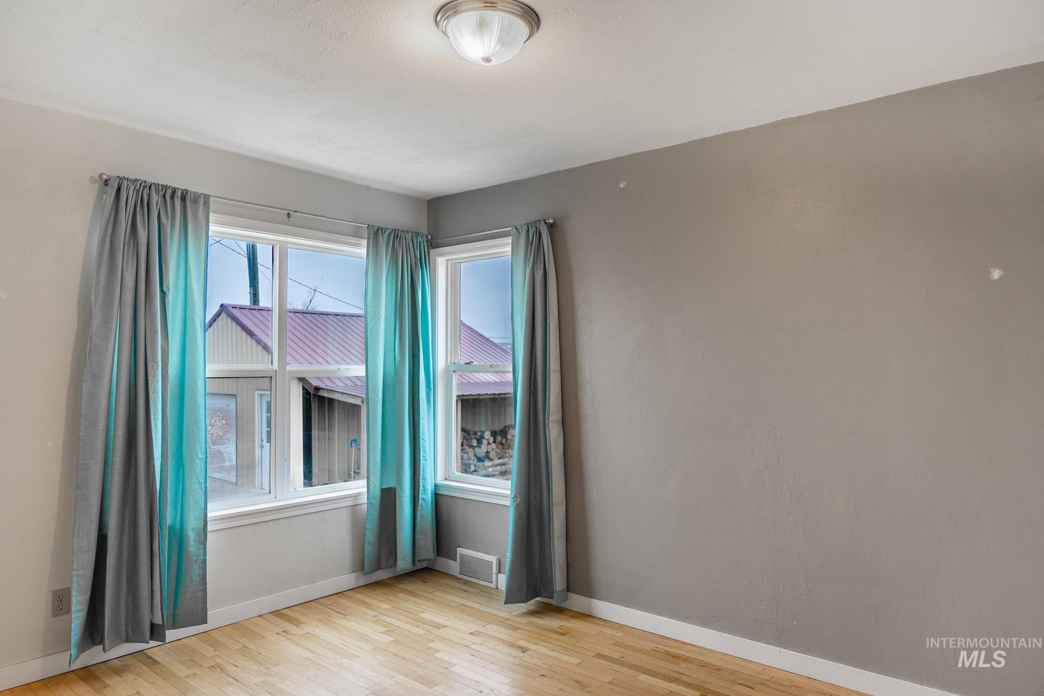 1052 Enterprise Ave., Nyssa, Oregon 97913, 4 Bedrooms, 2 Bathrooms, Residential For Sale, Price $476,999,MLS 98972387