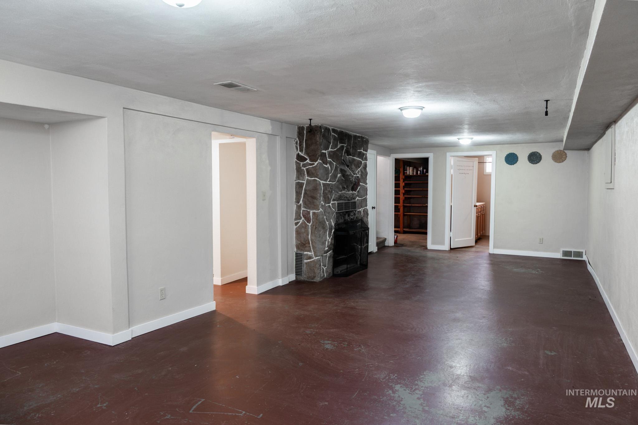 1052 Enterprise Ave., Nyssa, Oregon 97913, 4 Bedrooms, 2 Bathrooms, Residential For Sale, Price $476,999,MLS 98972387