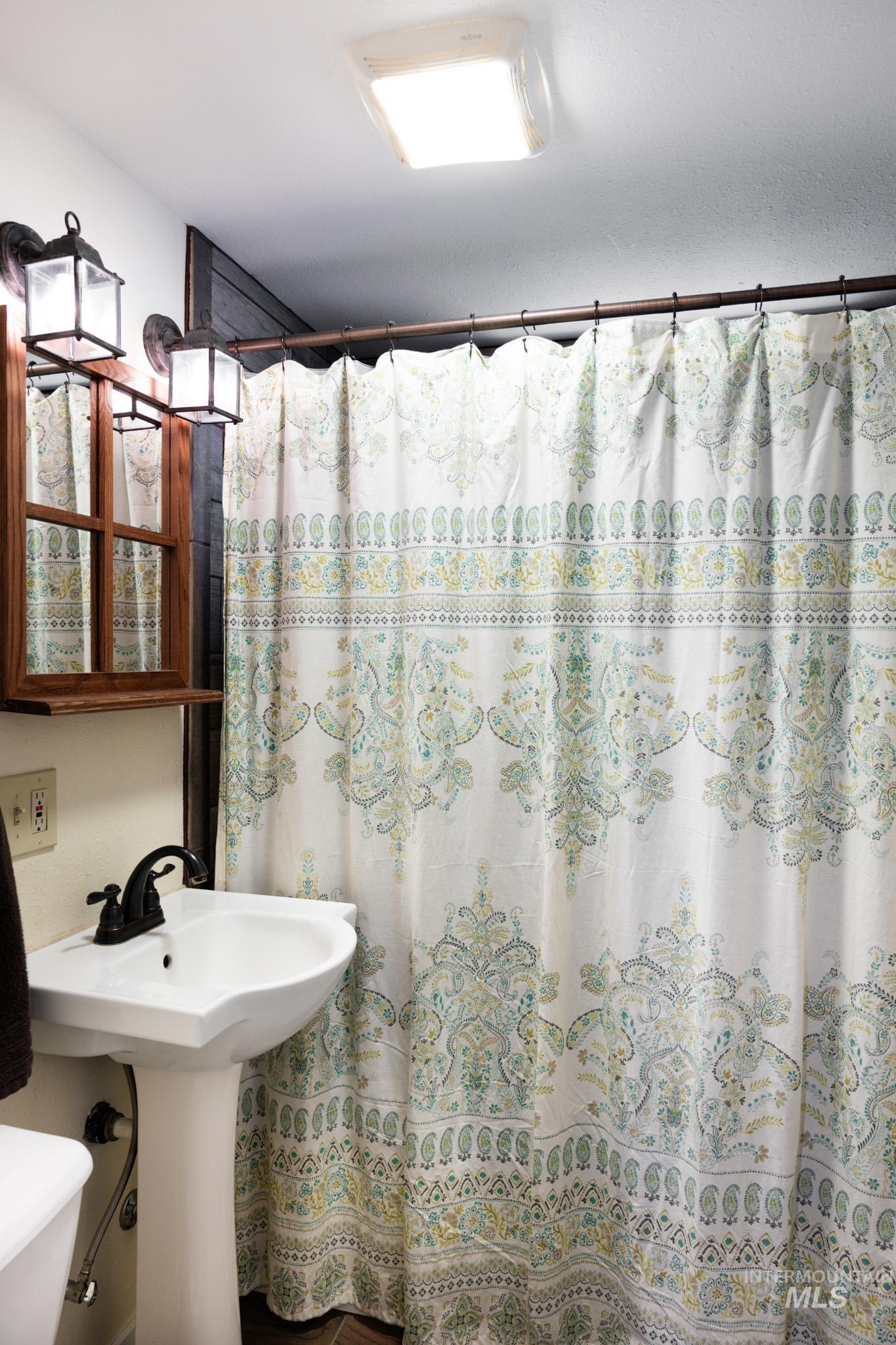 1052 Enterprise Ave., Nyssa, Oregon 97913, 4 Bedrooms, 2 Bathrooms, Residential For Sale, Price $476,999,MLS 98972387