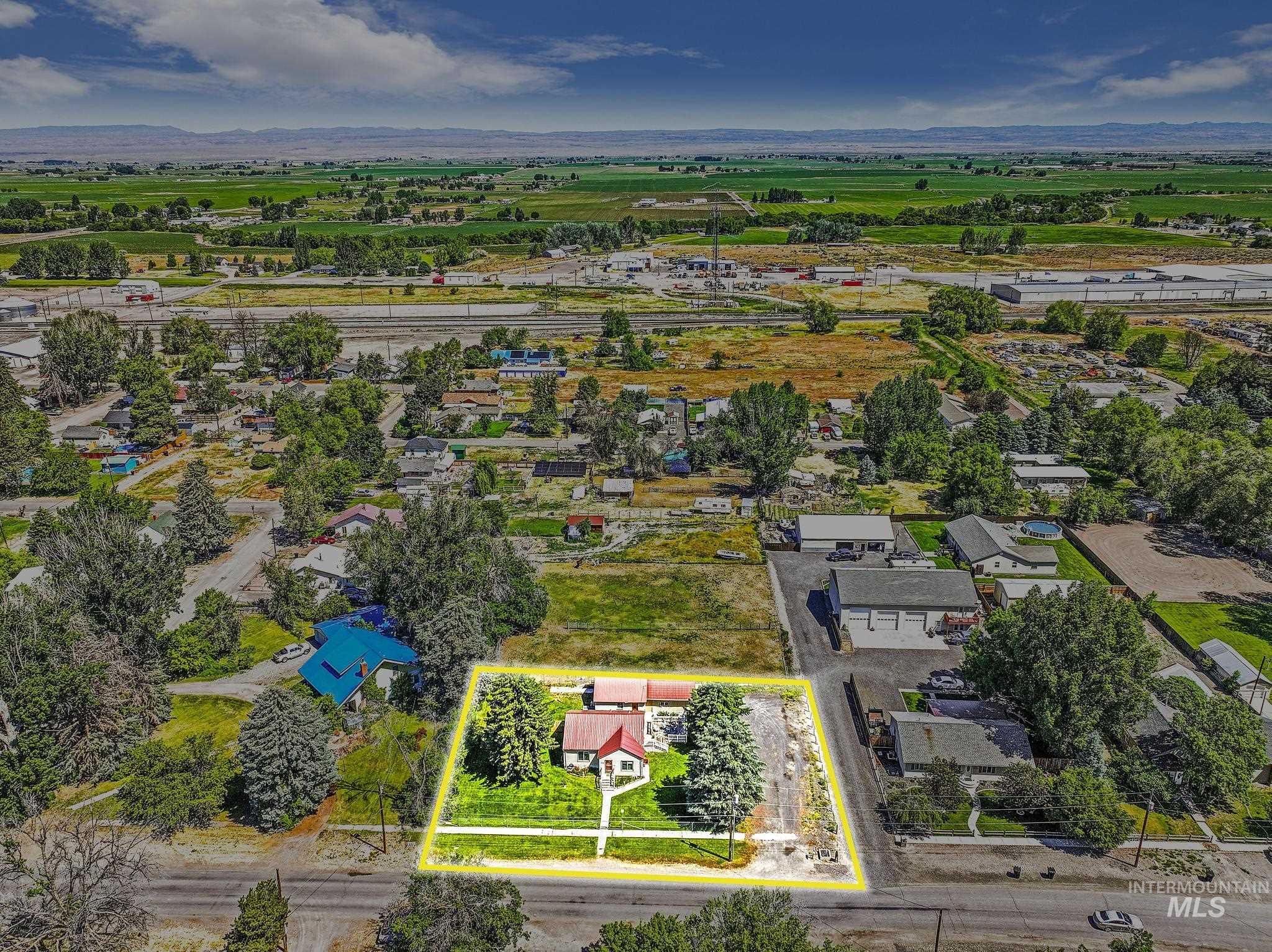 738 3rd Avenue East, Gooding, Idaho 83330, 3 Bedrooms, 2 Bathrooms, Residential For Sale, Price $309,990,MLS 98972389