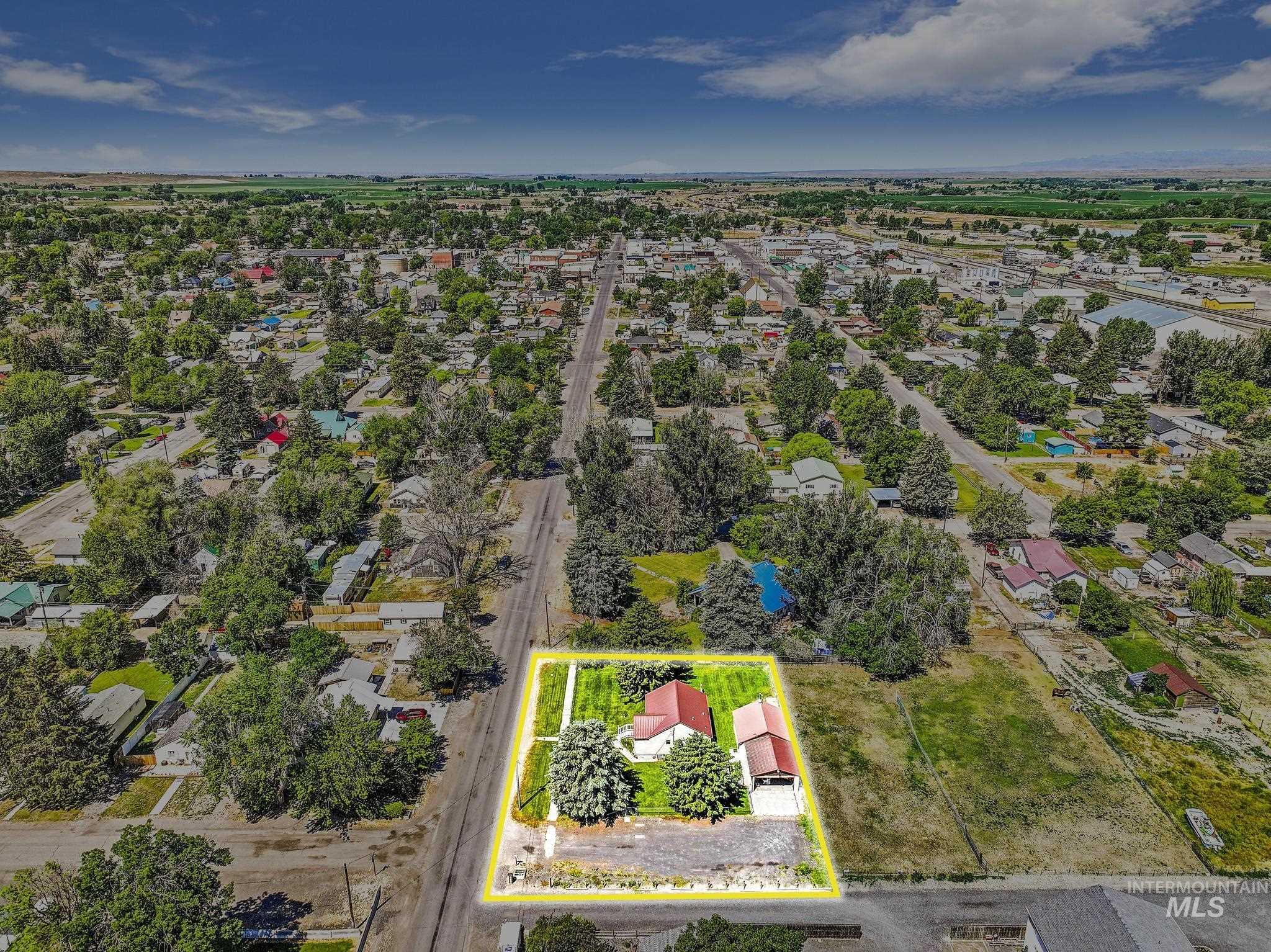 738 3rd Avenue East, Gooding, Idaho 83330, 3 Bedrooms, 2 Bathrooms, Residential For Sale, Price $309,990,MLS 98972389