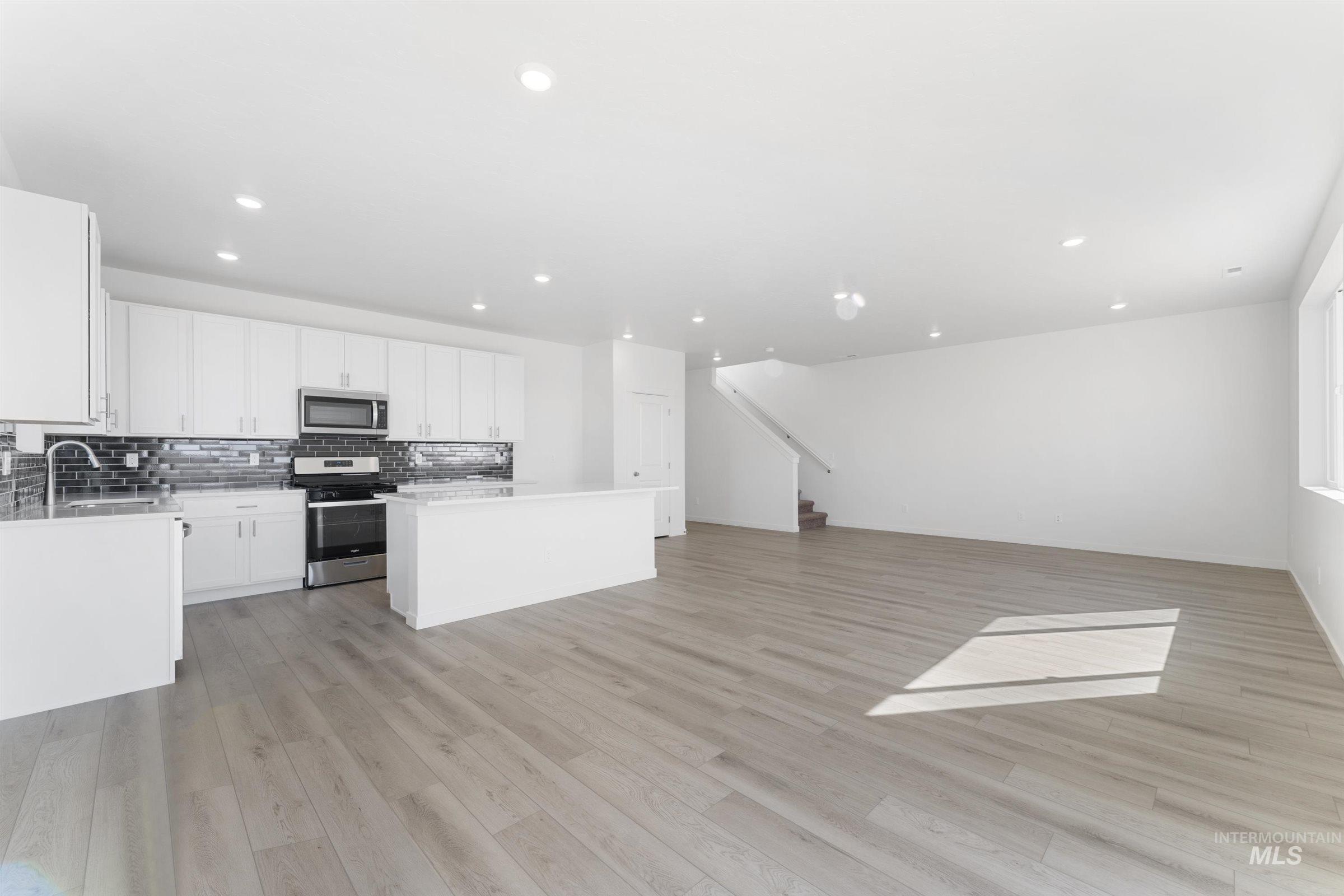 373 W Lyra St, Meridian, Idaho 83642, 3 Bedrooms, 2.5 Bathrooms, Residential For Sale, Price $442,991,MLS 98972391