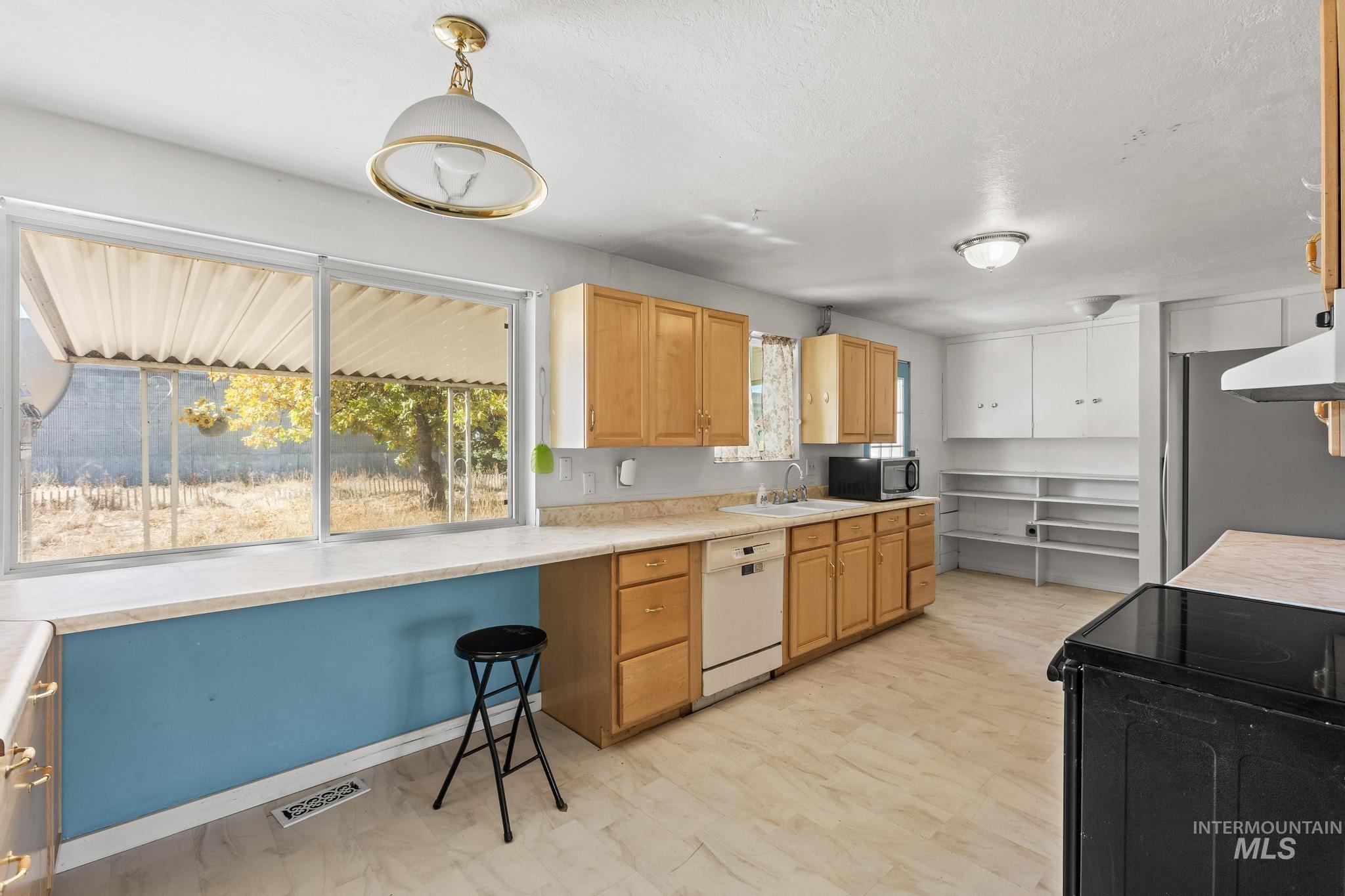 6295 W Grandview Pl, Boise, Idaho 83709, 3 Bedrooms, 1 Bathroom, Residential For Sale, Price $399,900,MLS 98972396