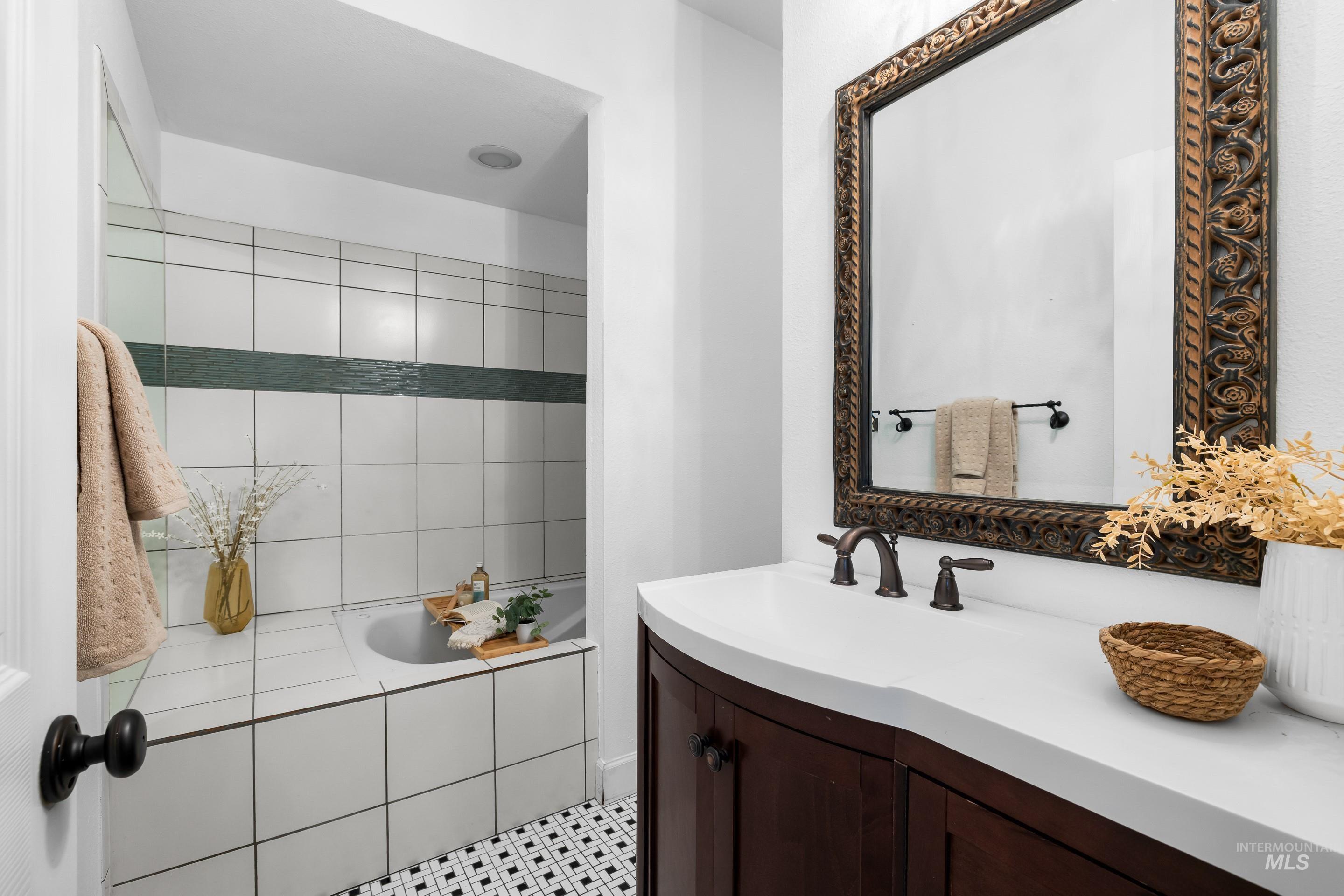 1513 N 8th St, Boise, Idaho 83702, 3 Bedrooms, 3 Bathrooms, Residential For Sale, Price $799,900,MLS 98972397