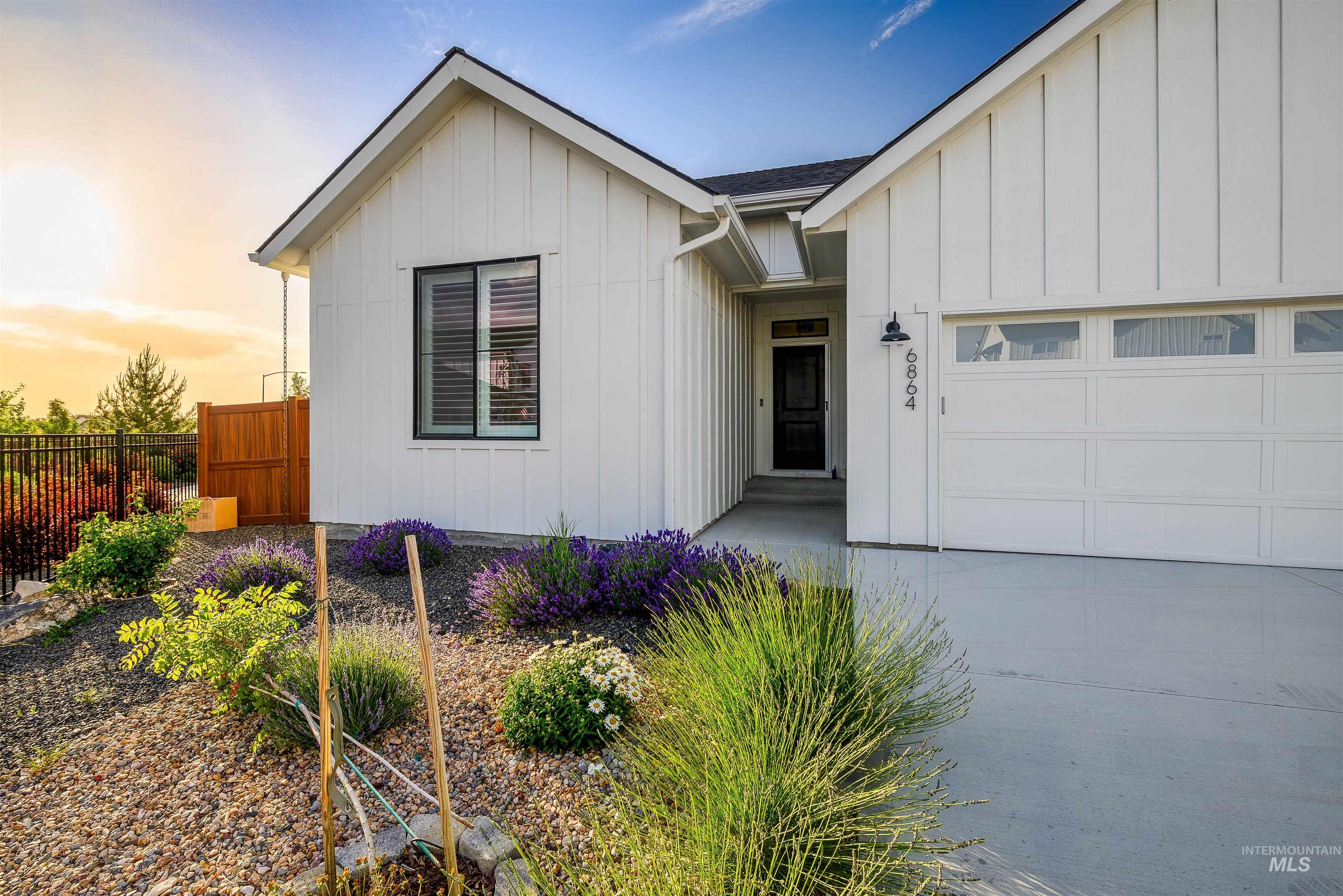 6864 W Corona Street, Boise, Idaho 83709, 4 Bedrooms, 2 Bathrooms, Residential For Sale, Price $575,000,MLS 98972400