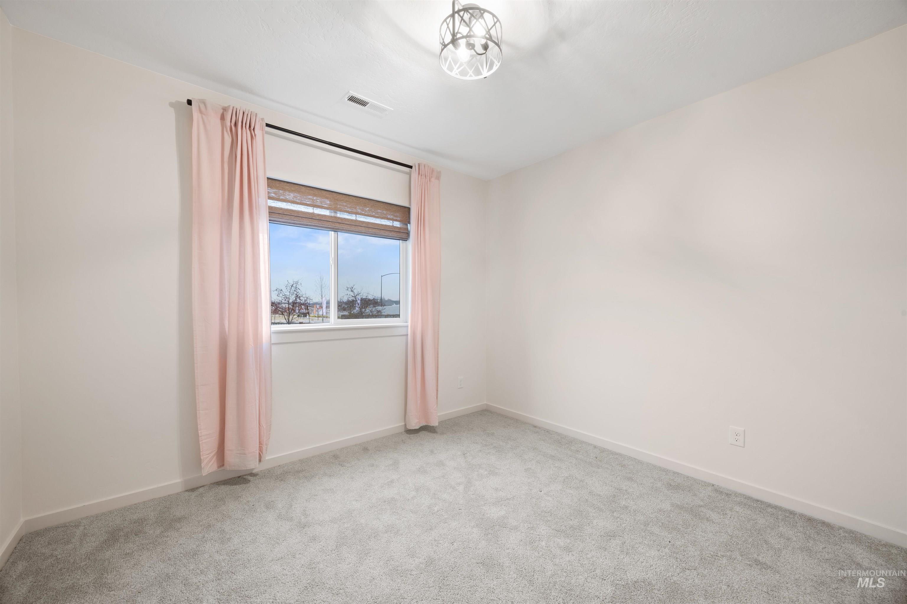 6864 W Corona Street, Boise, Idaho 83709, 4 Bedrooms, 2 Bathrooms, Residential For Sale, Price $589,900,MLS 98972400