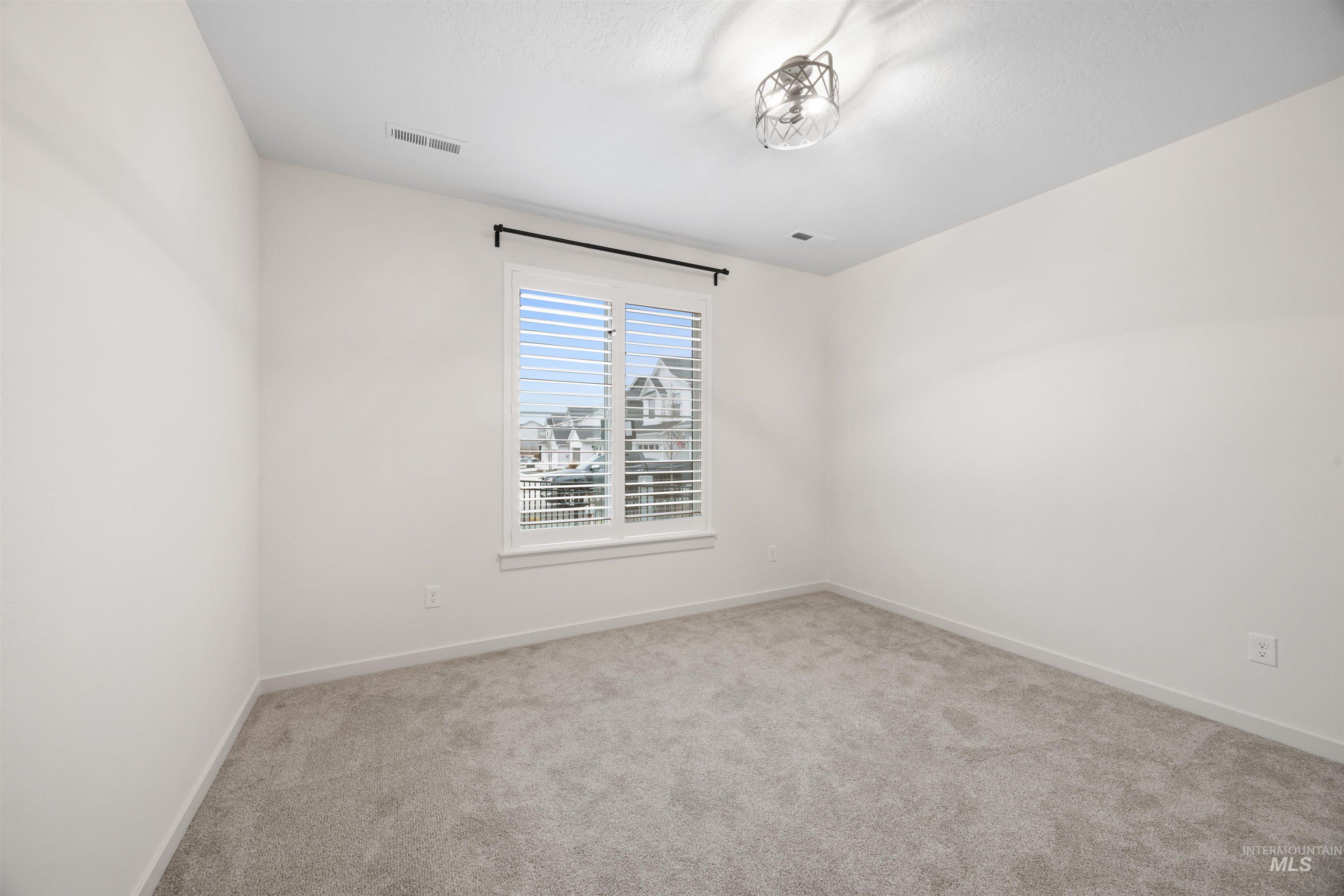 6864 W Corona Street, Boise, Idaho 83709, 4 Bedrooms, 2 Bathrooms, Residential For Sale, Price $589,900,MLS 98972400