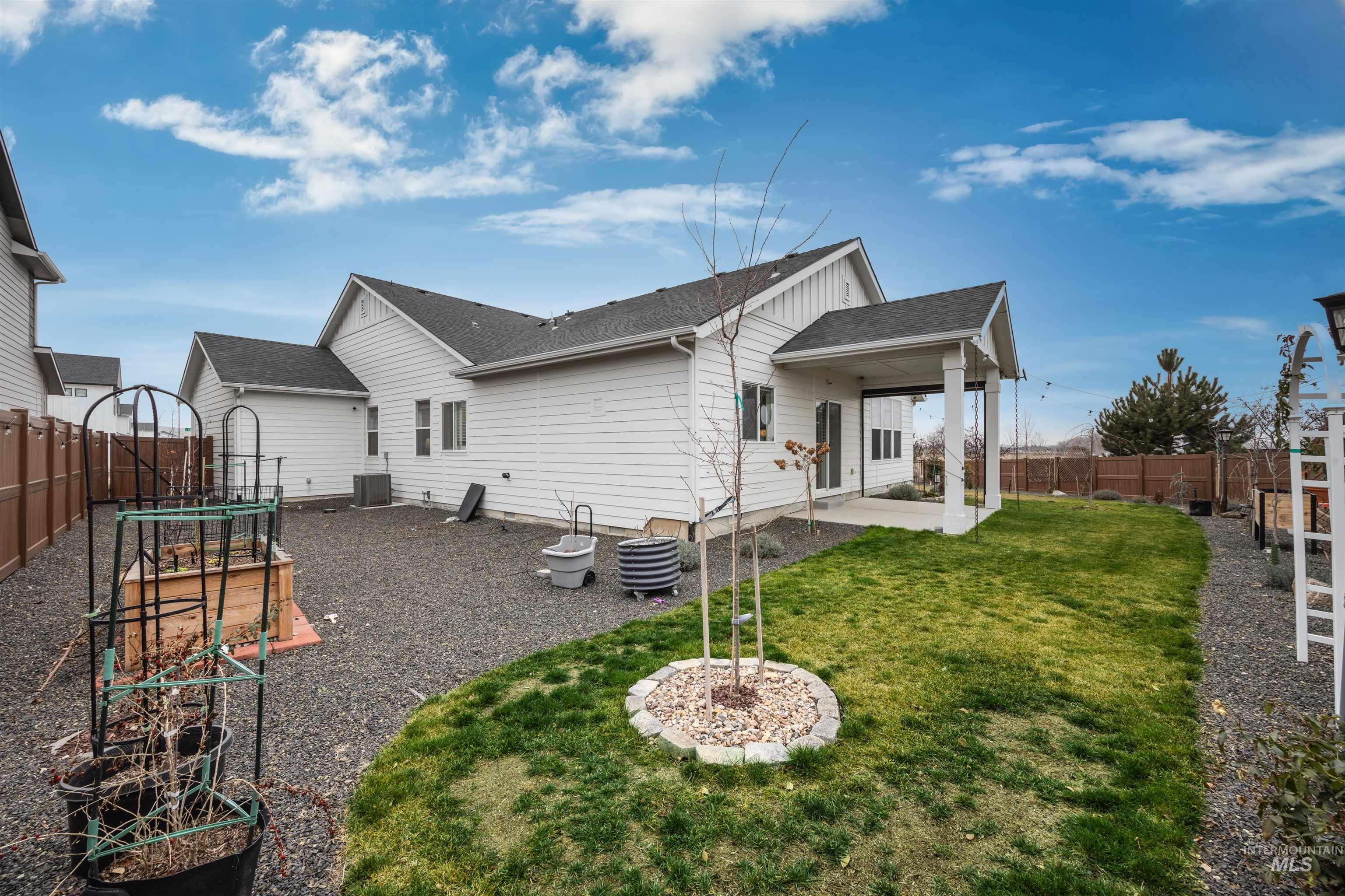 6864 W Corona Street, Boise, Idaho 83709, 4 Bedrooms, 2 Bathrooms, Residential For Sale, Price $589,900,MLS 98972400