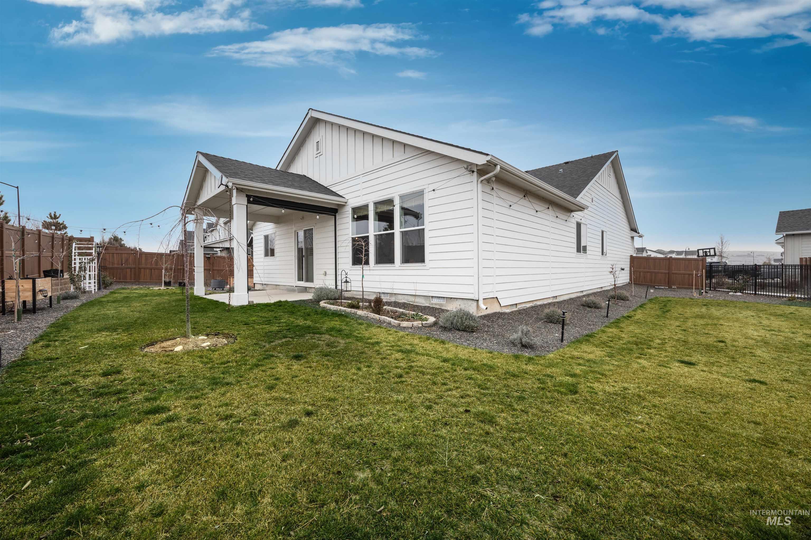 6864 W Corona Street, Boise, Idaho 83709, 4 Bedrooms, 2 Bathrooms, Residential For Sale, Price $589,900,MLS 98972400