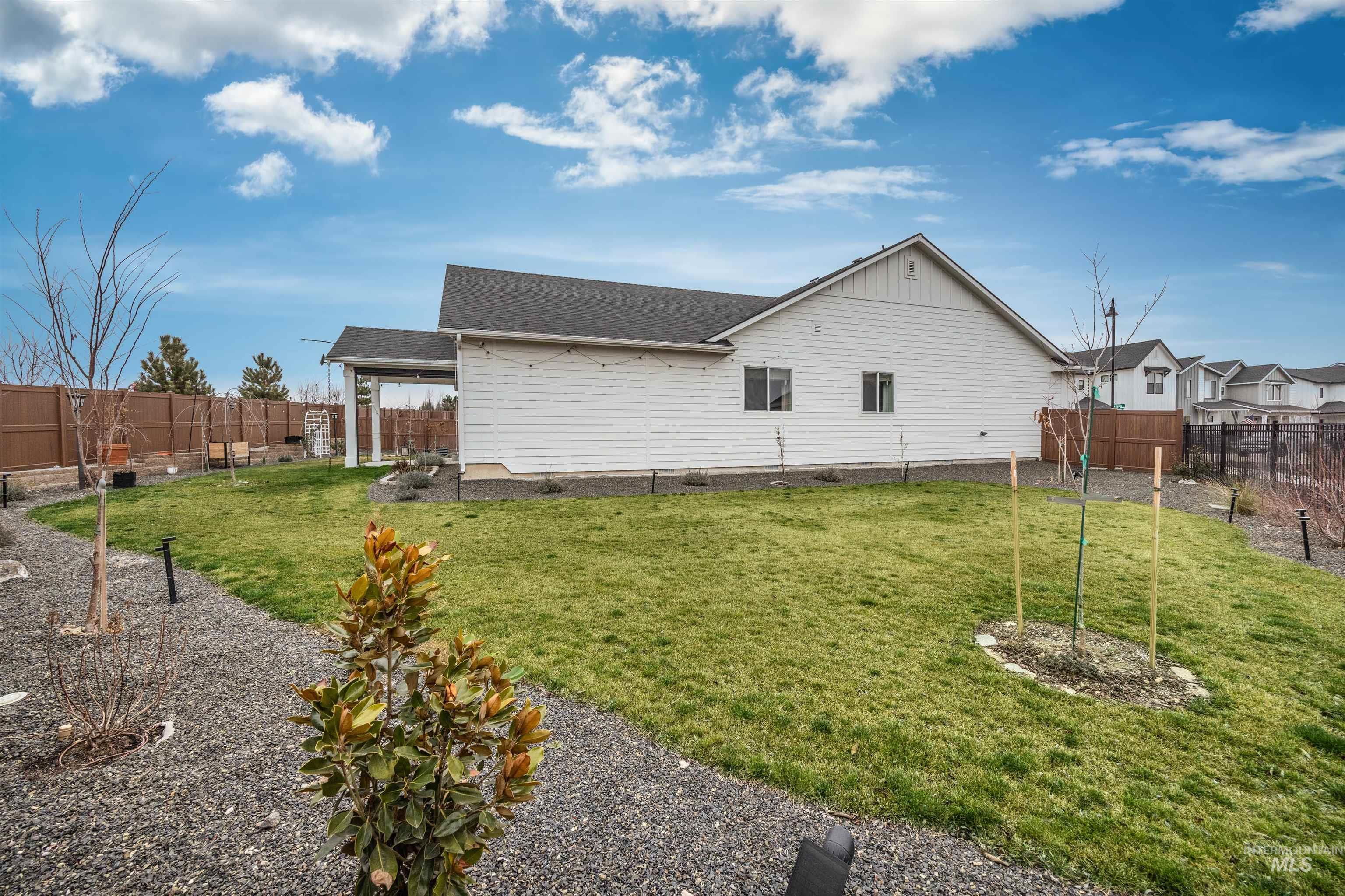 6864 W Corona Street, Boise, Idaho 83709, 4 Bedrooms, 2 Bathrooms, Residential For Sale, Price $589,900,MLS 98972400