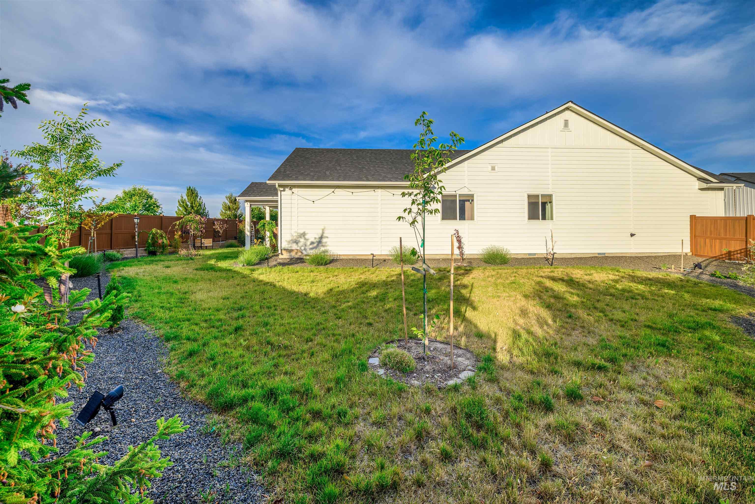 6864 W Corona Street, Boise, Idaho 83709, 4 Bedrooms, 2 Bathrooms, Residential For Sale, Price $575,000,MLS 98972400