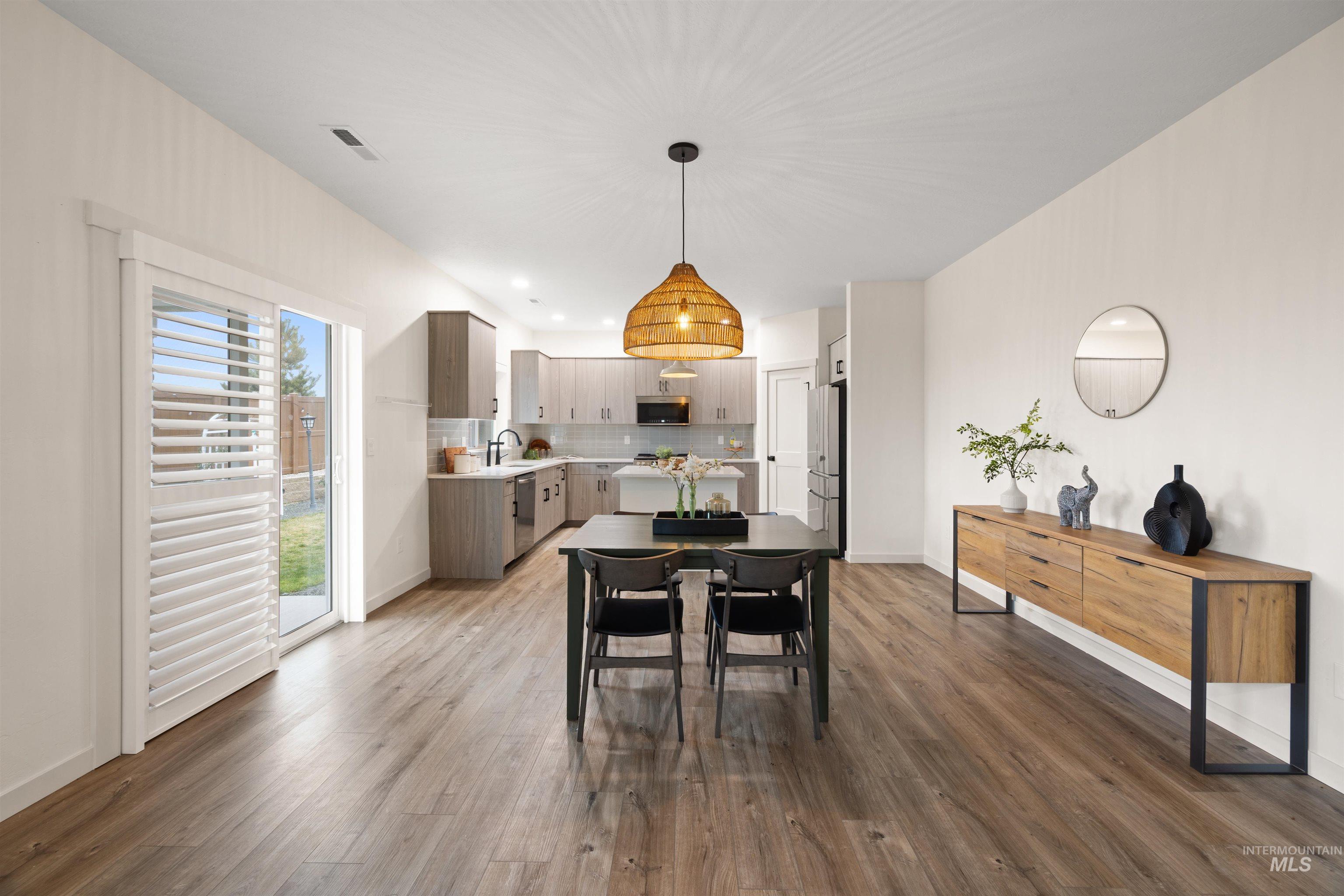 6864 W Corona Street, Boise, Idaho 83709, 4 Bedrooms, 2 Bathrooms, Residential For Sale, Price $589,900,MLS 98972400