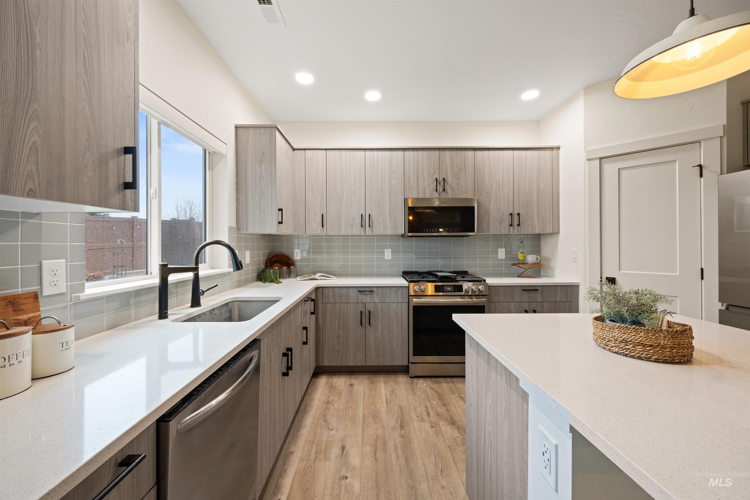 6864 W Corona Street, Boise, Idaho 83709, 4 Bedrooms, 2 Bathrooms, Residential For Sale, Price $589,900,MLS 98972400