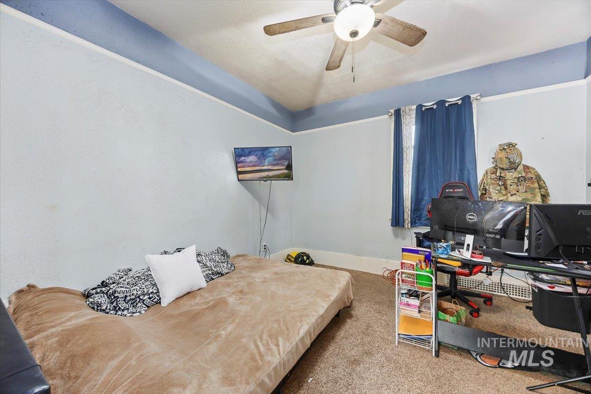 410 N Logan, Glenns Ferry, Idaho 83623, 5 Bedrooms, 2.5 Bathrooms, Residential For Sale, Price $299,999,MLS 98972401